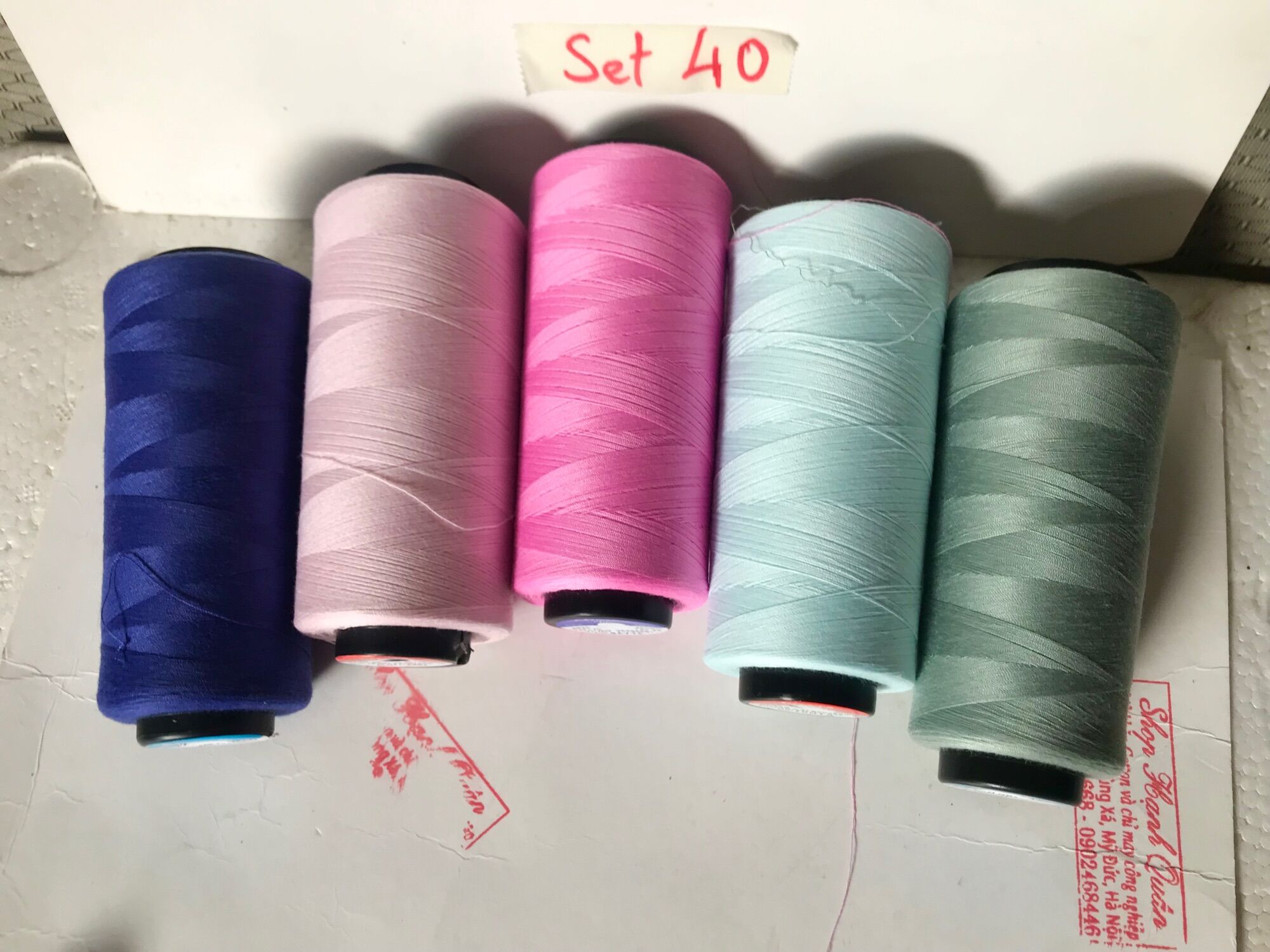 Set 5 cuộn chỉ may mỗi cuộn dài 2500m