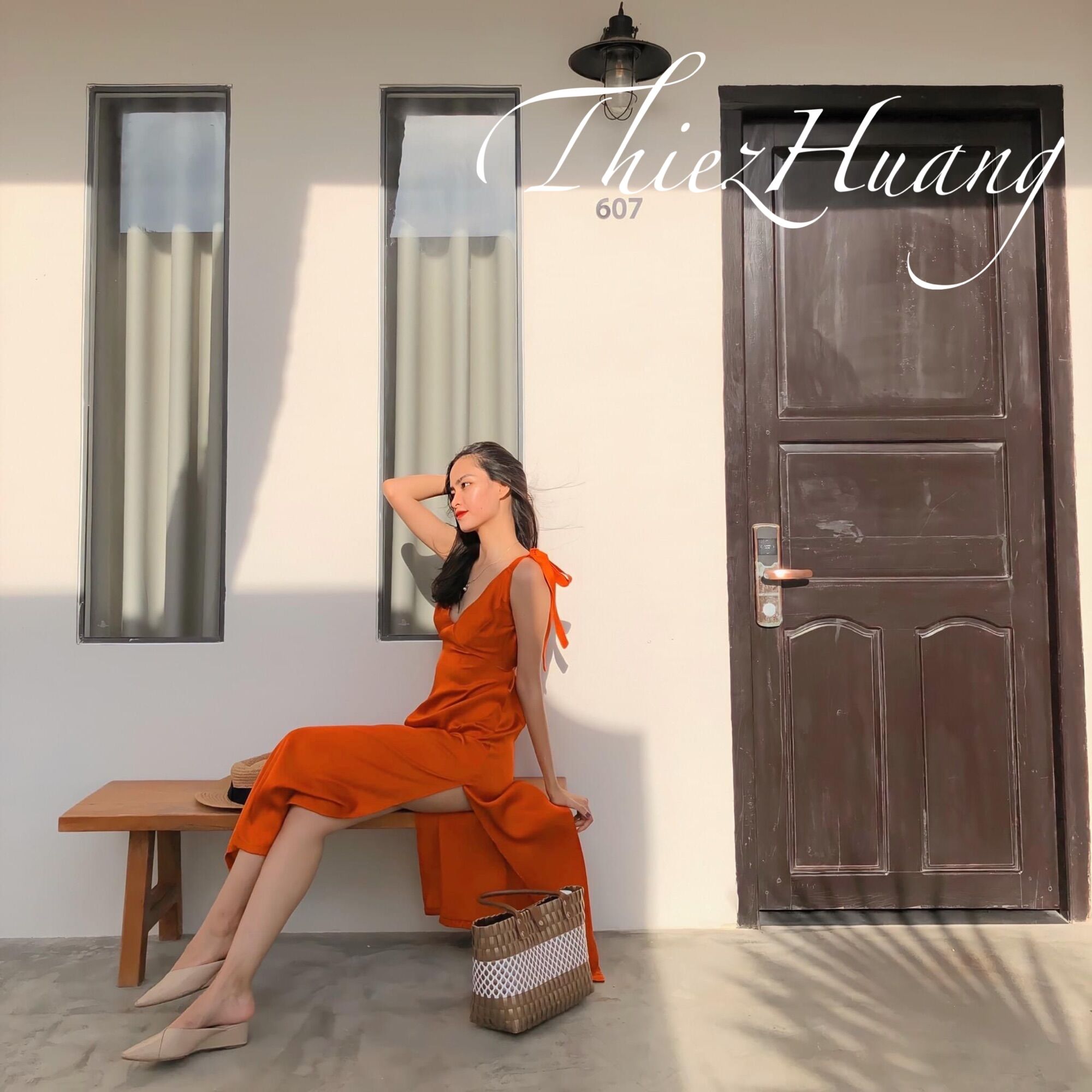 Đầm maxi lụa dáng dài hở lưng , trẻ trung