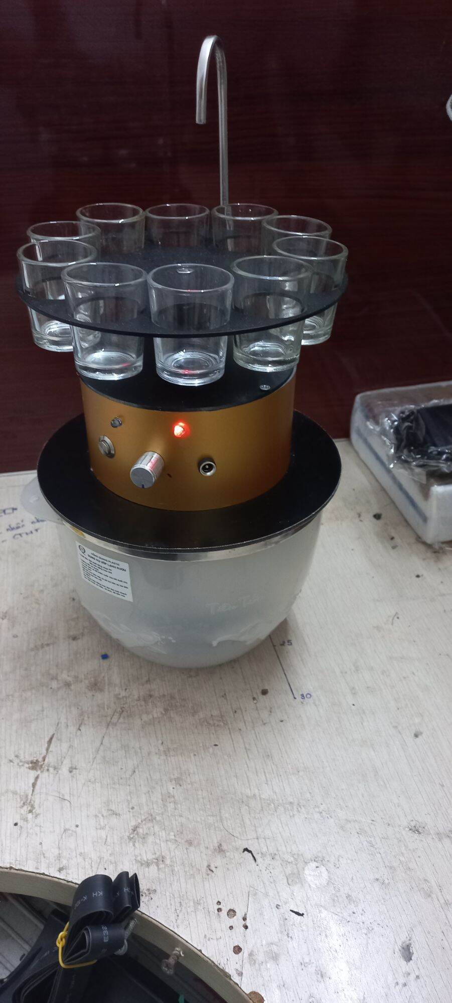 RÓT RƯỢU TỰ ĐỘNG 10 LY,KHAY CHỨA ƯỚP LẠNH