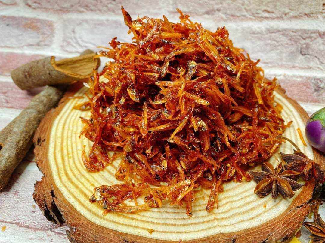 cá cơm sấy rim tỏi ớt