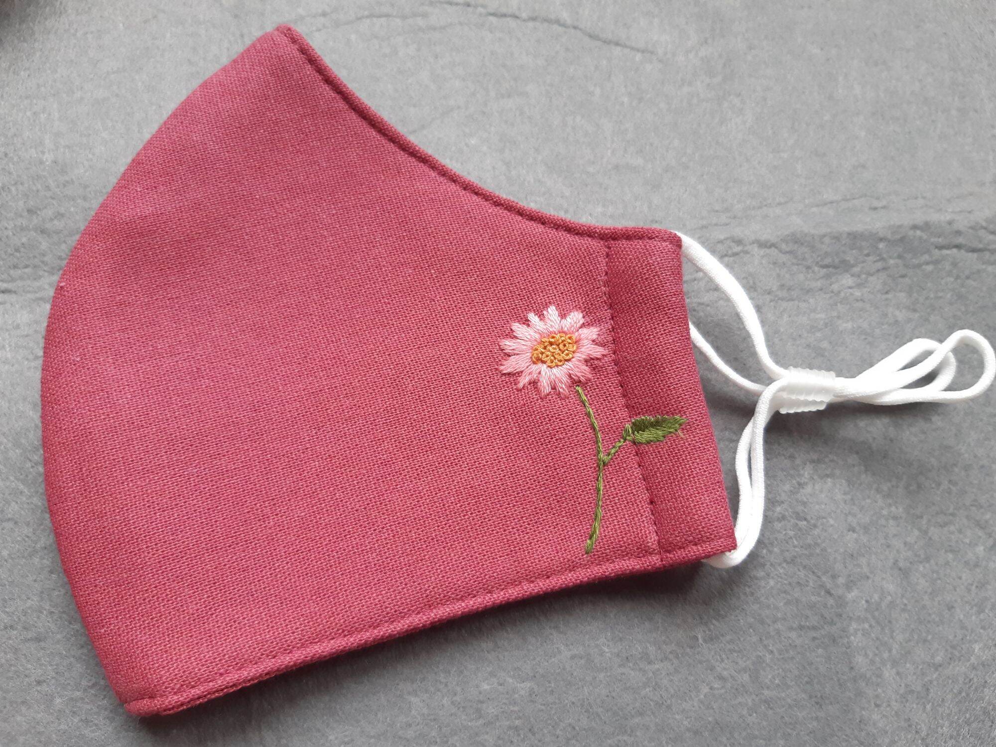 Khẩu trang thêu tay vải linen