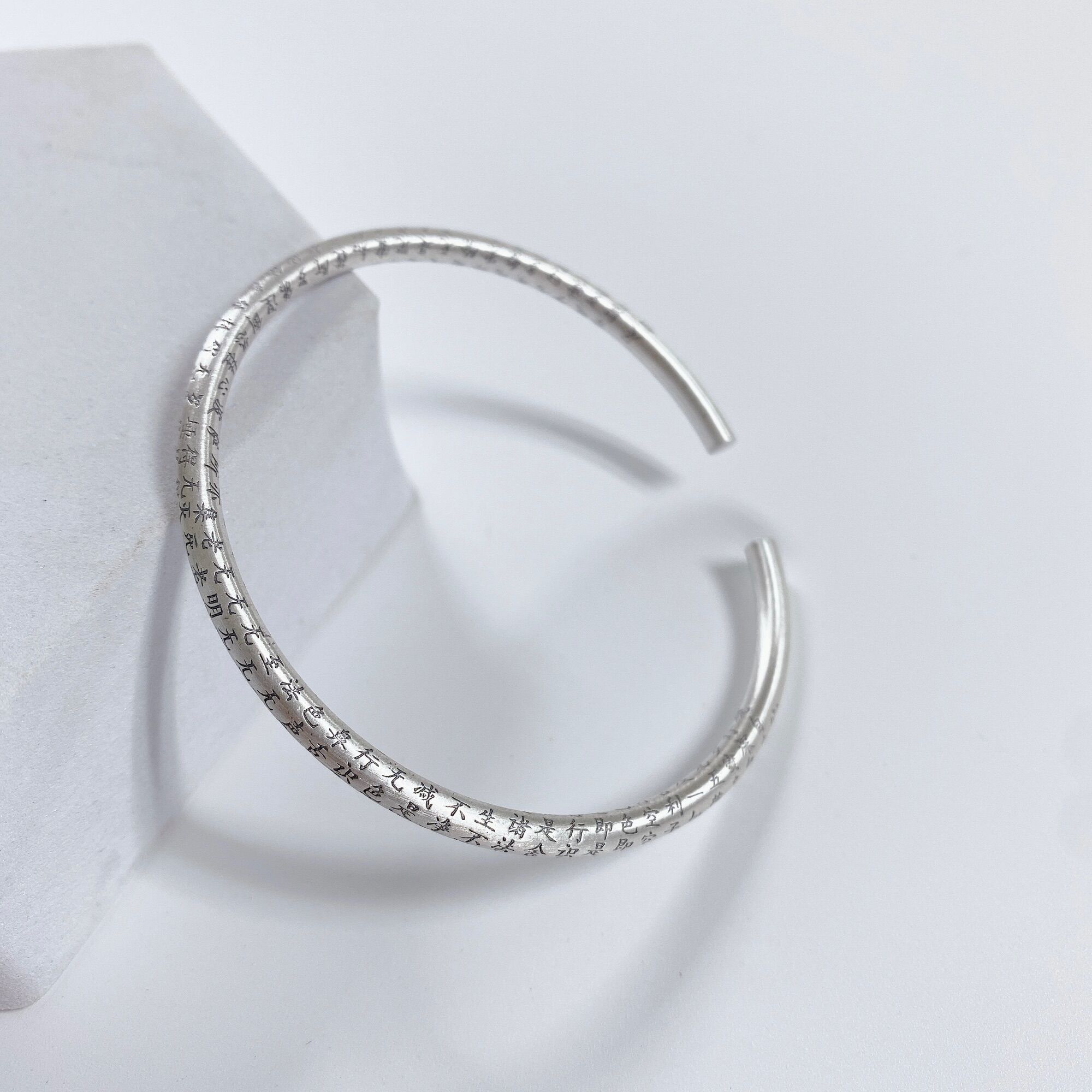 Vòng tay bát nhã tâm kinh vòng tay phật giáo chất liệu bạc nguyên chất s999 cho nam nữ từ Quý Tùng Silver