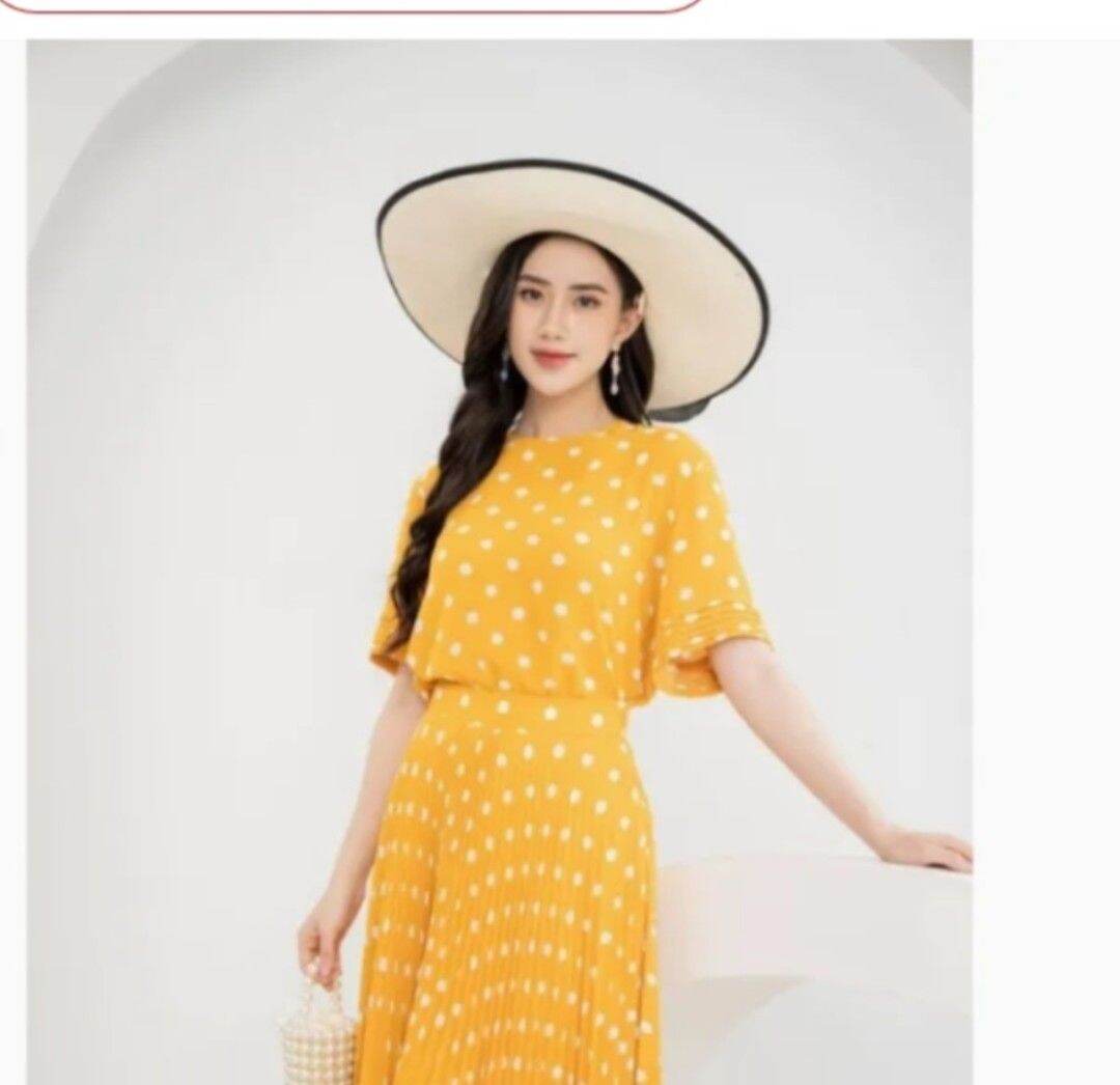 Đầm chấm bi tay lỡ phong cách thời trang