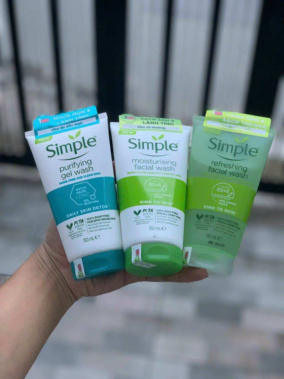 Sửa Rửa Mặt Simple - Moisturising ( Sạch Sâu) 150ml