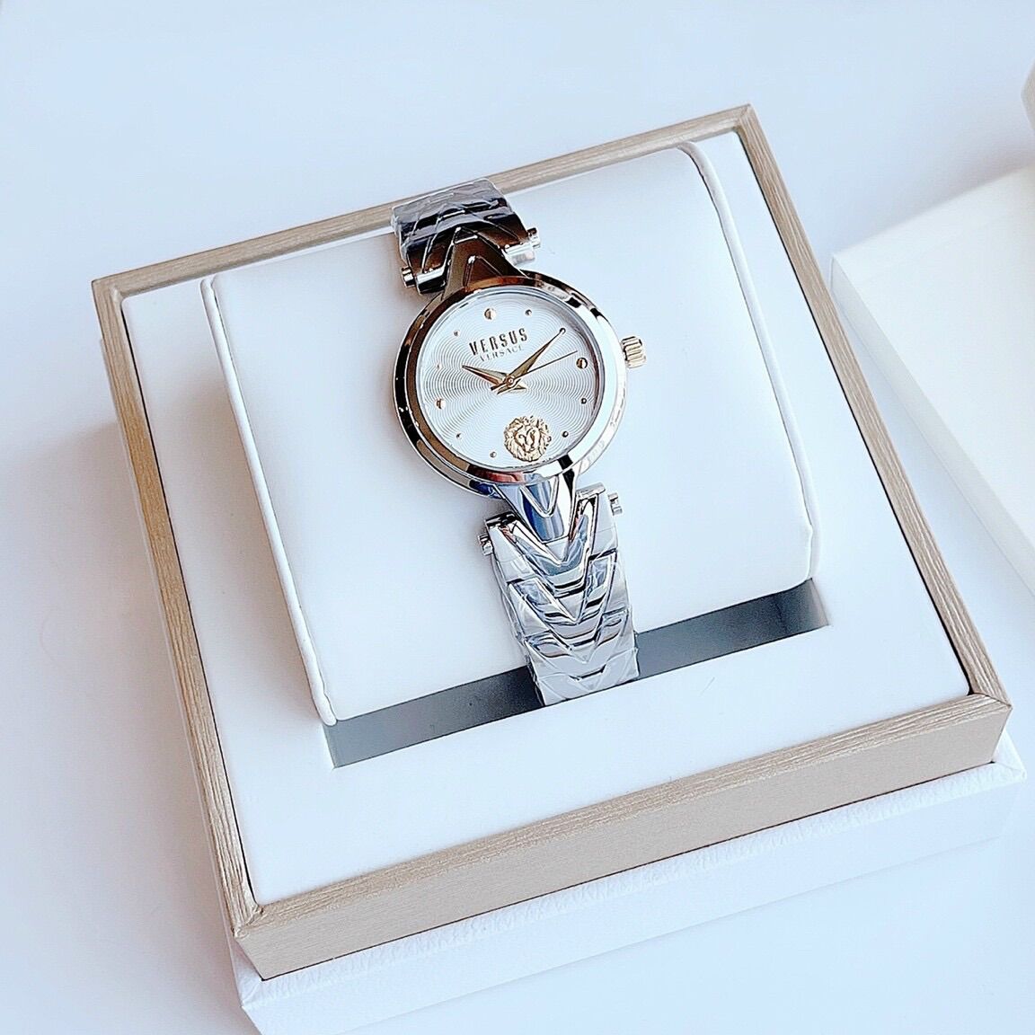 Đồng hồ nữ Versus, size 30mm
