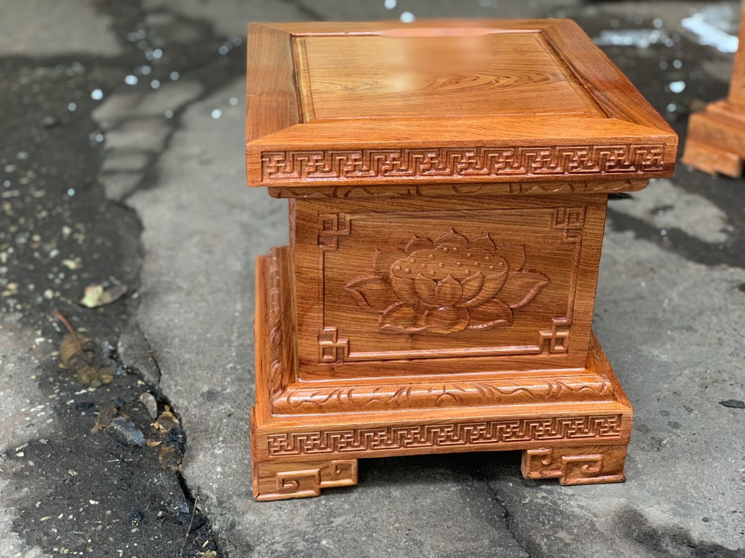 Đôn sen kê loa,kê tượng gỗ hương
