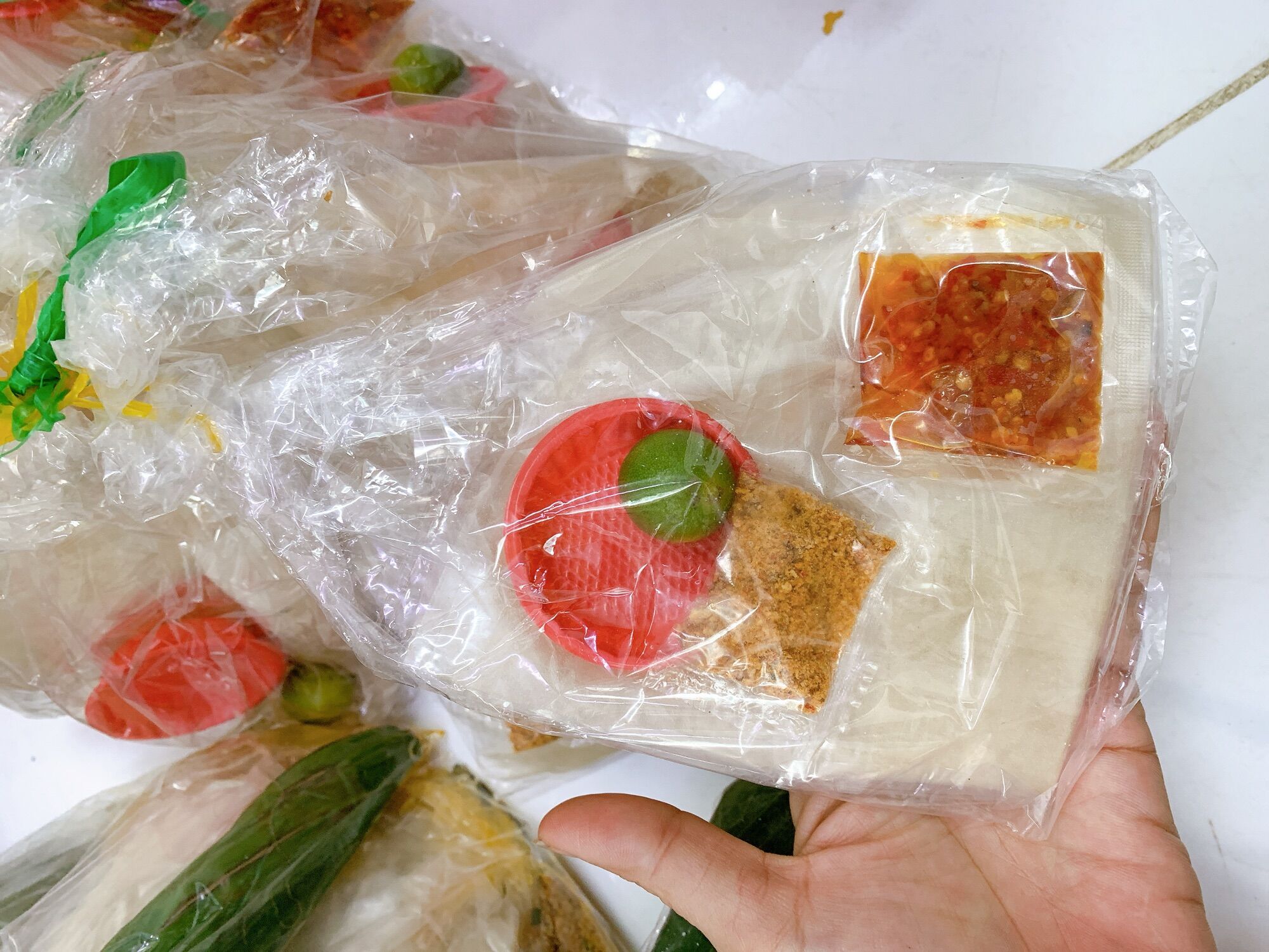 [HCM]Bánh tráng phơi sương chấm sate chén đỏ 10b/sâu