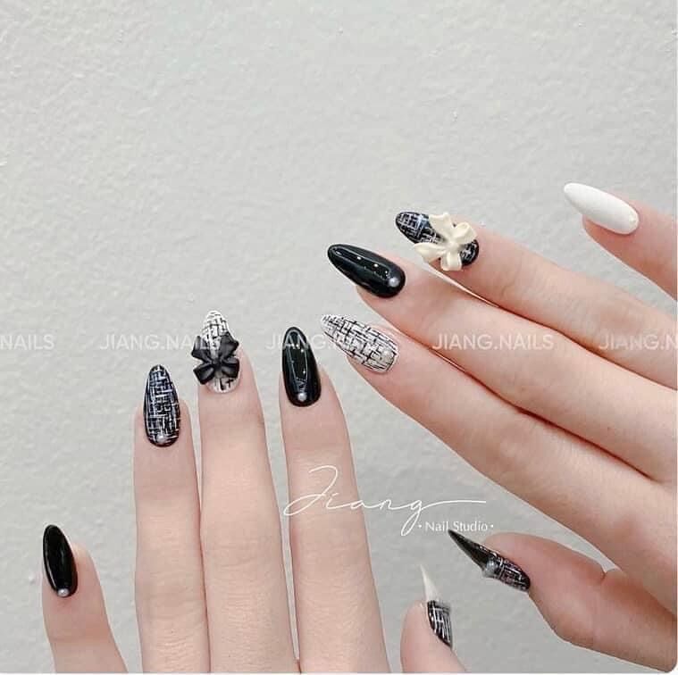 Mẫu nailbox màu đen kẻ dạ huyền bí D849