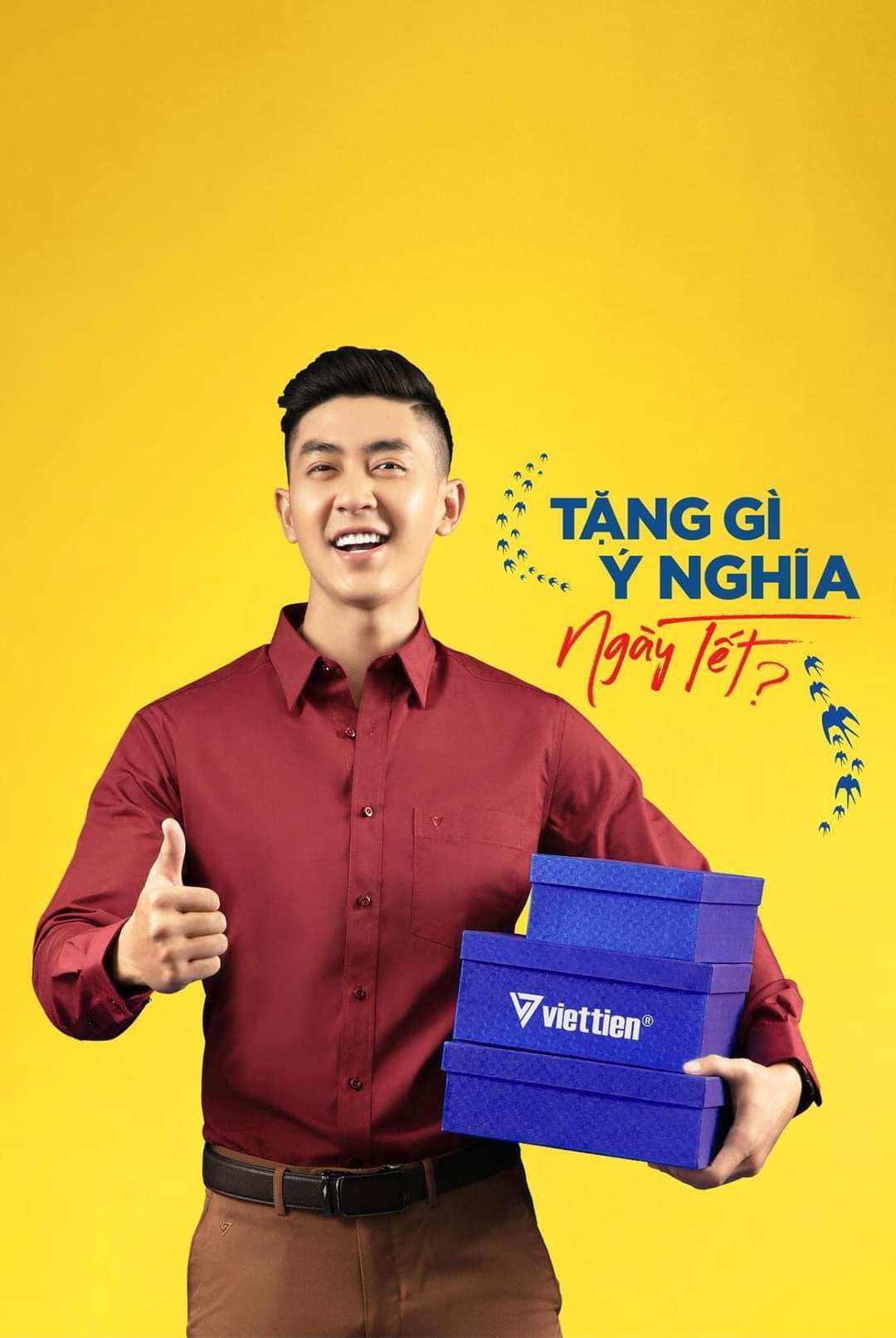 Áo màu đỏ đô tay dài Việt Tiến