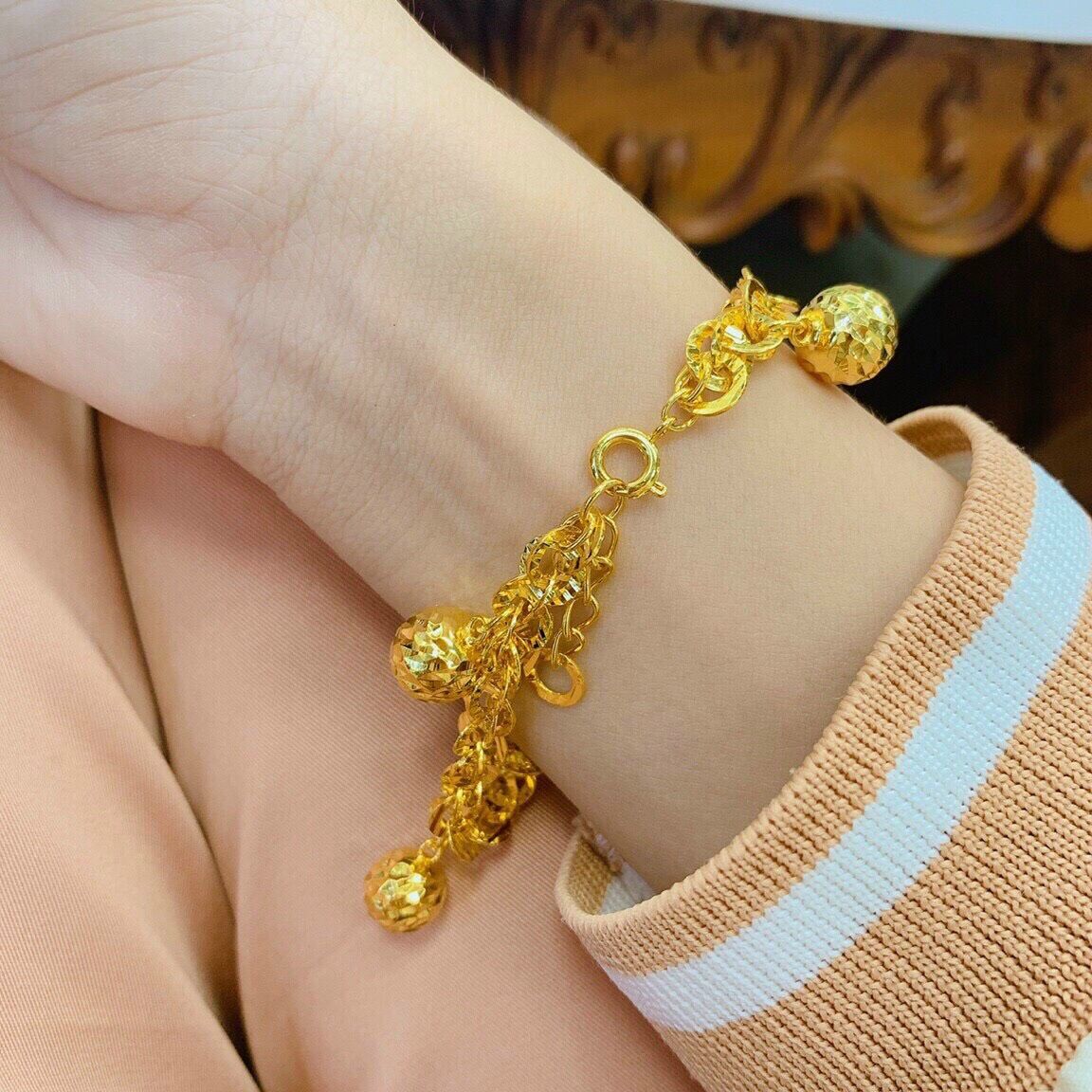 Lắc tay nữ khoen tròn đính trái châu tòn ten mạ vàng 18