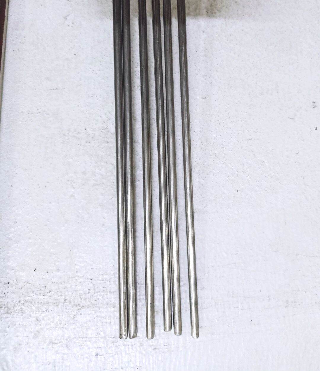Thanh inox đặc phi 4 ( 4ly) dài 120cm , 6 thanh.