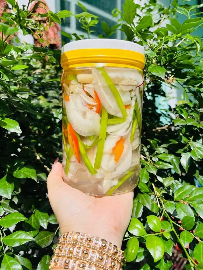 Tai heo ngâm chua ngọt 900g