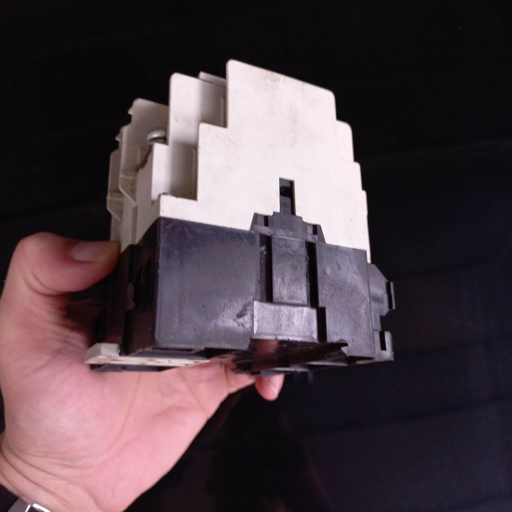 Contactor khởi động từ 65A bãi nhật