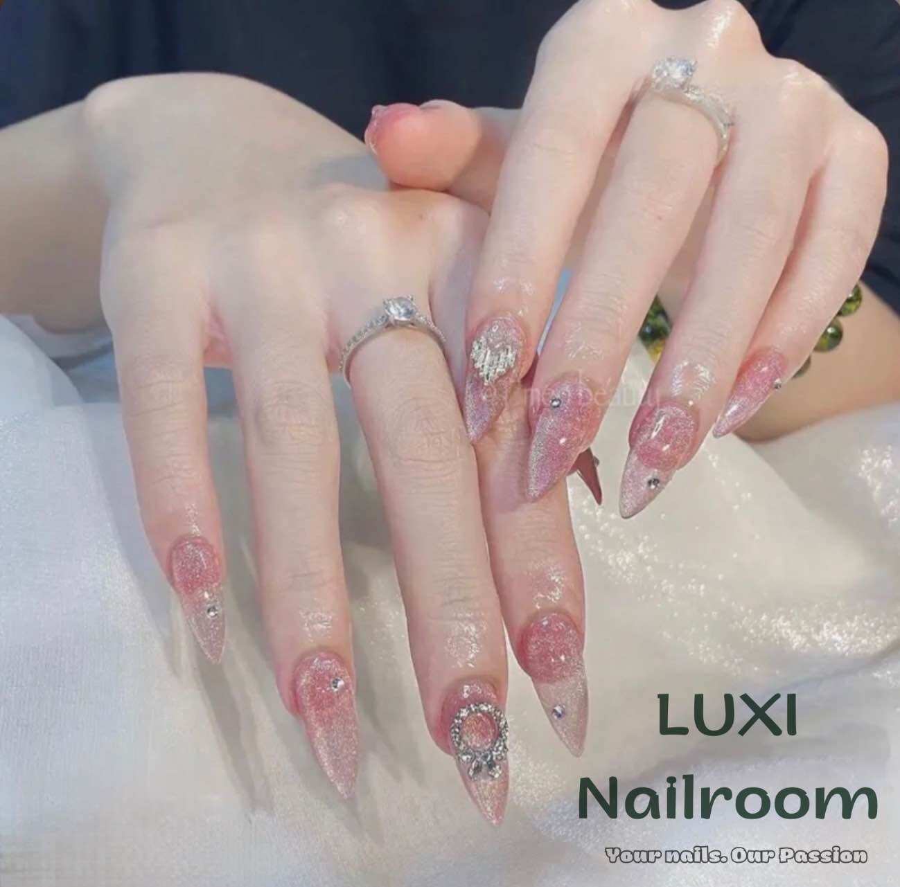 Nailbox - móng úp thiết kế mẫu thạch hồng mắt mèo charm trái tim kim loại