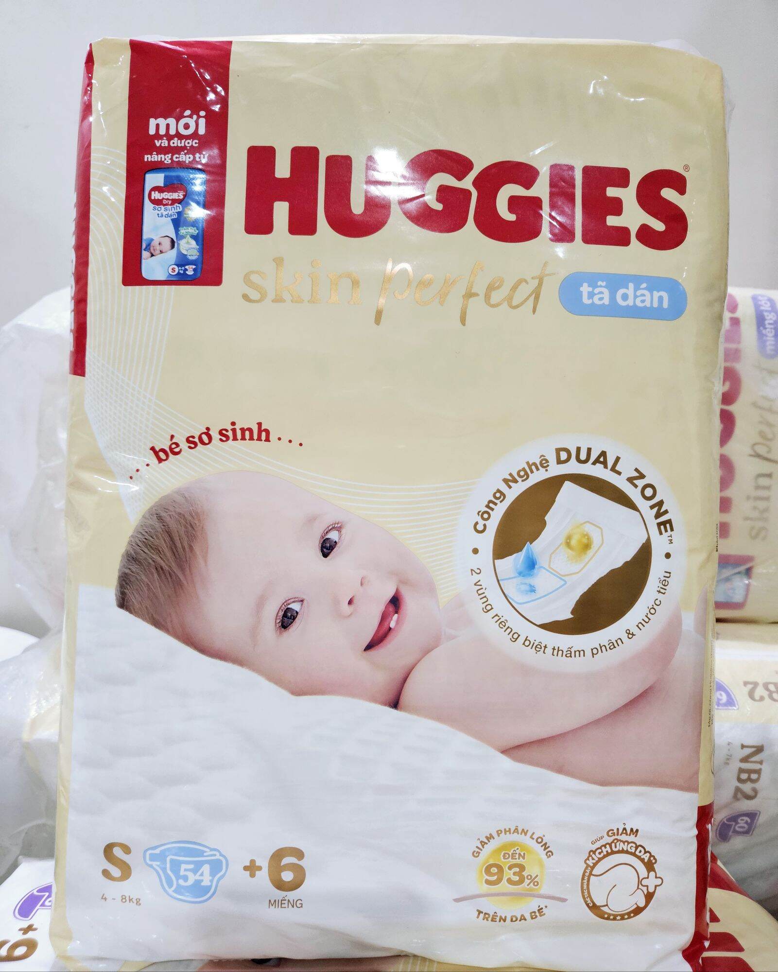 Tả dán sơ sinh Huggies S56 ( tặng 6 miếng)