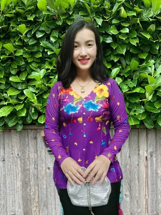 Áo bà ba in hoa vải lụa pha thun cổ tim tay dài