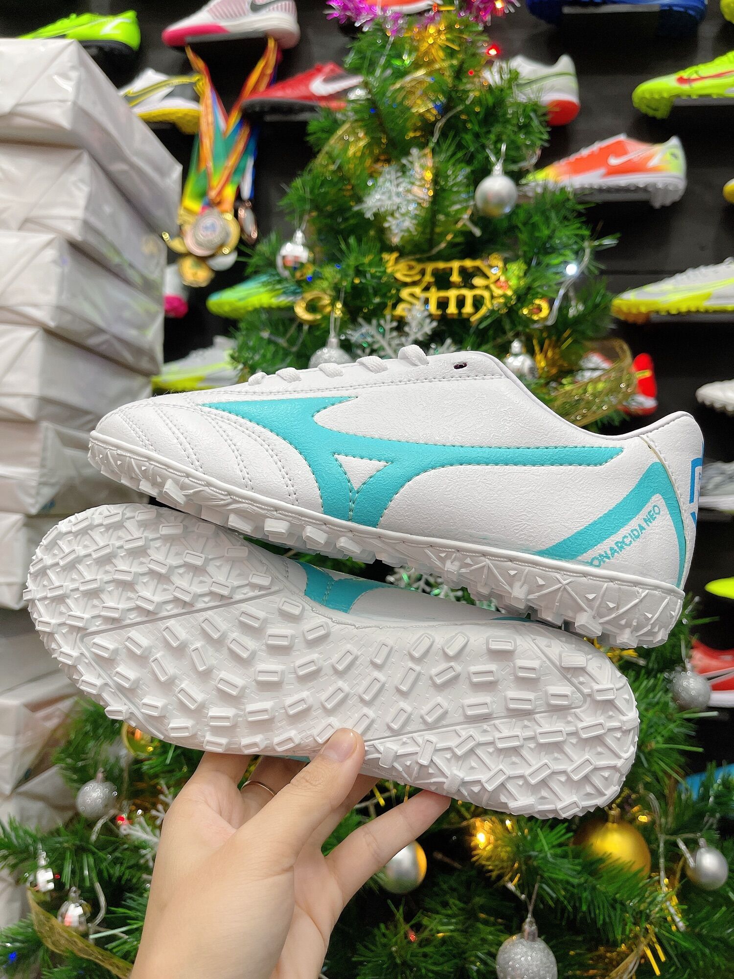 Giày đá bóng MIZUNO PHỦI HT TF đã khâu full đế( trắng xanh)