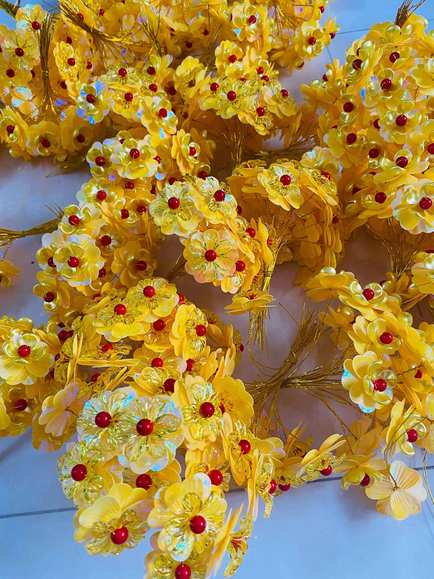 Sỉ 100 bông hoa mai 3D làm hoa làm cây tài lộc cành vàng lá ngọc trang trí lễ Tết
