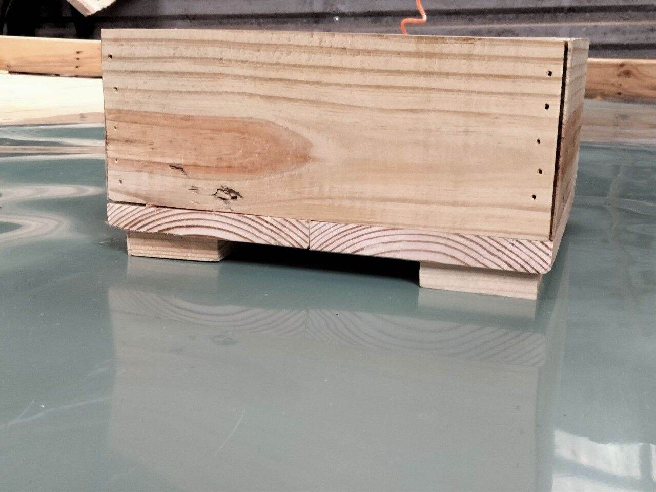 Chậu gỗ vuông 15cm