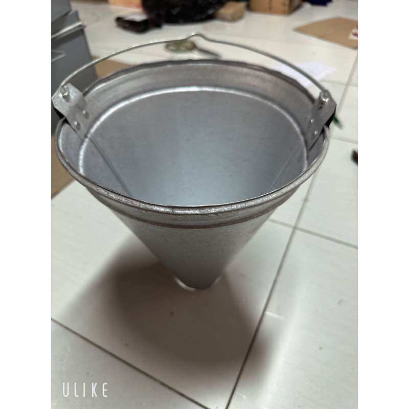 Phễu cắt tiết ngan gà vịt có móc treo tiện dụng - Toa cắt tiết tiện dụng
