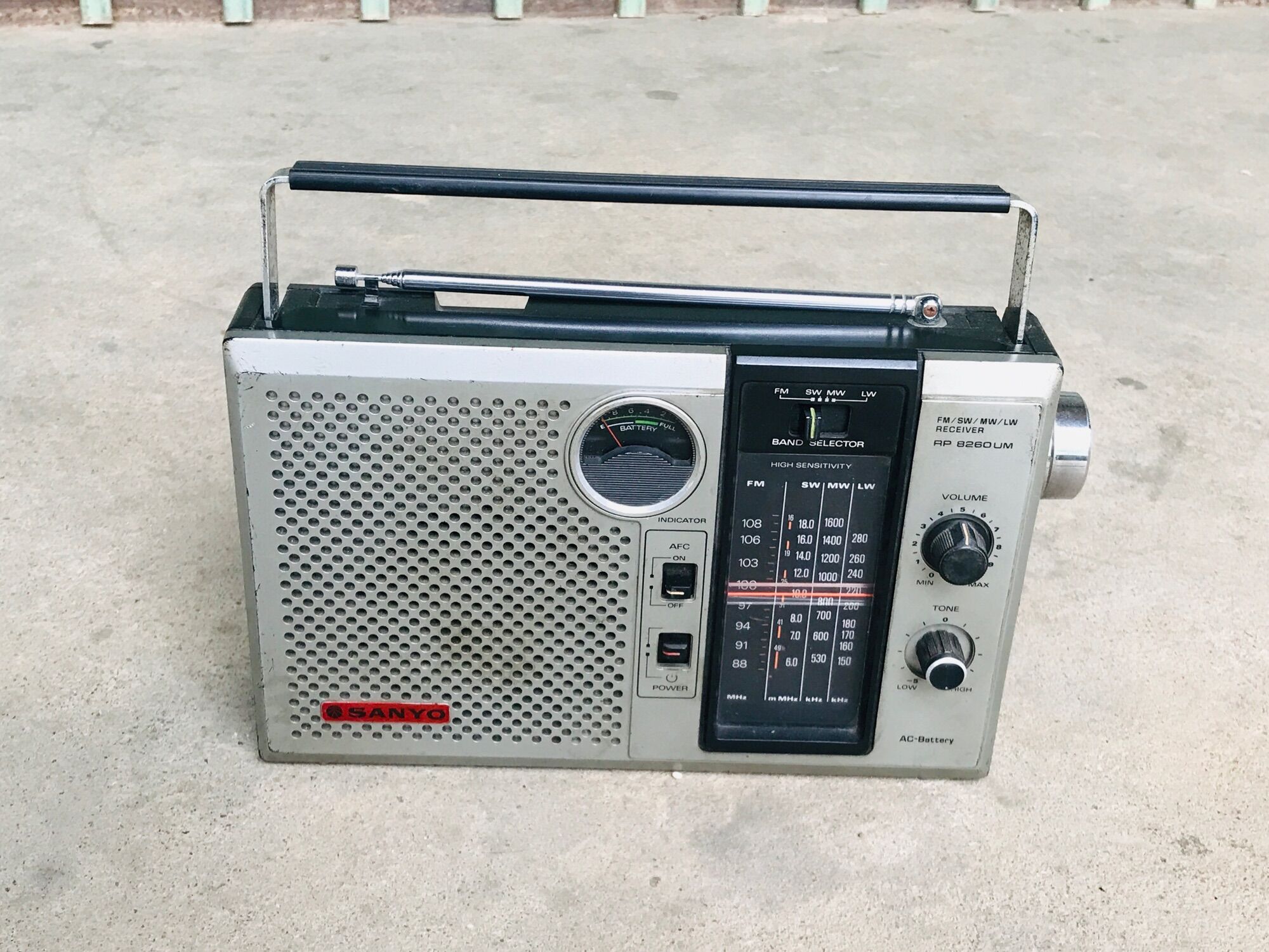 Đài sanyo radio 4 băng tần,fm 108,bắt nhiều đài