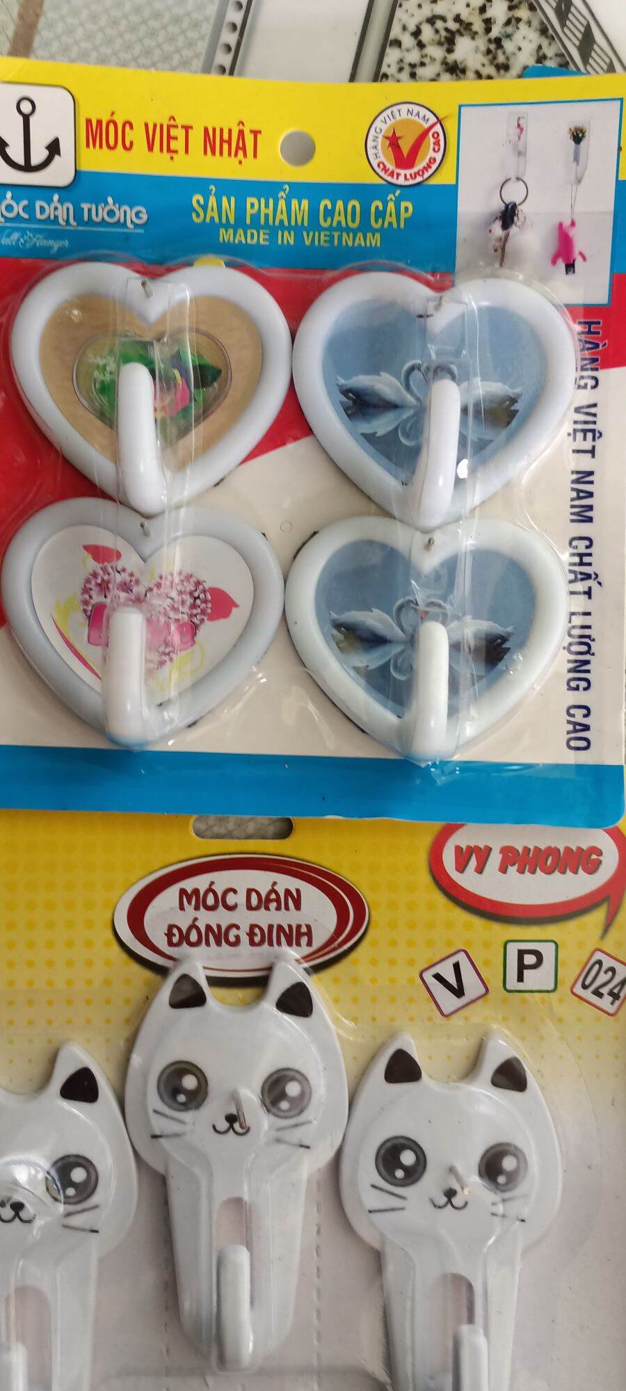 móc dán tường có đinh đóng