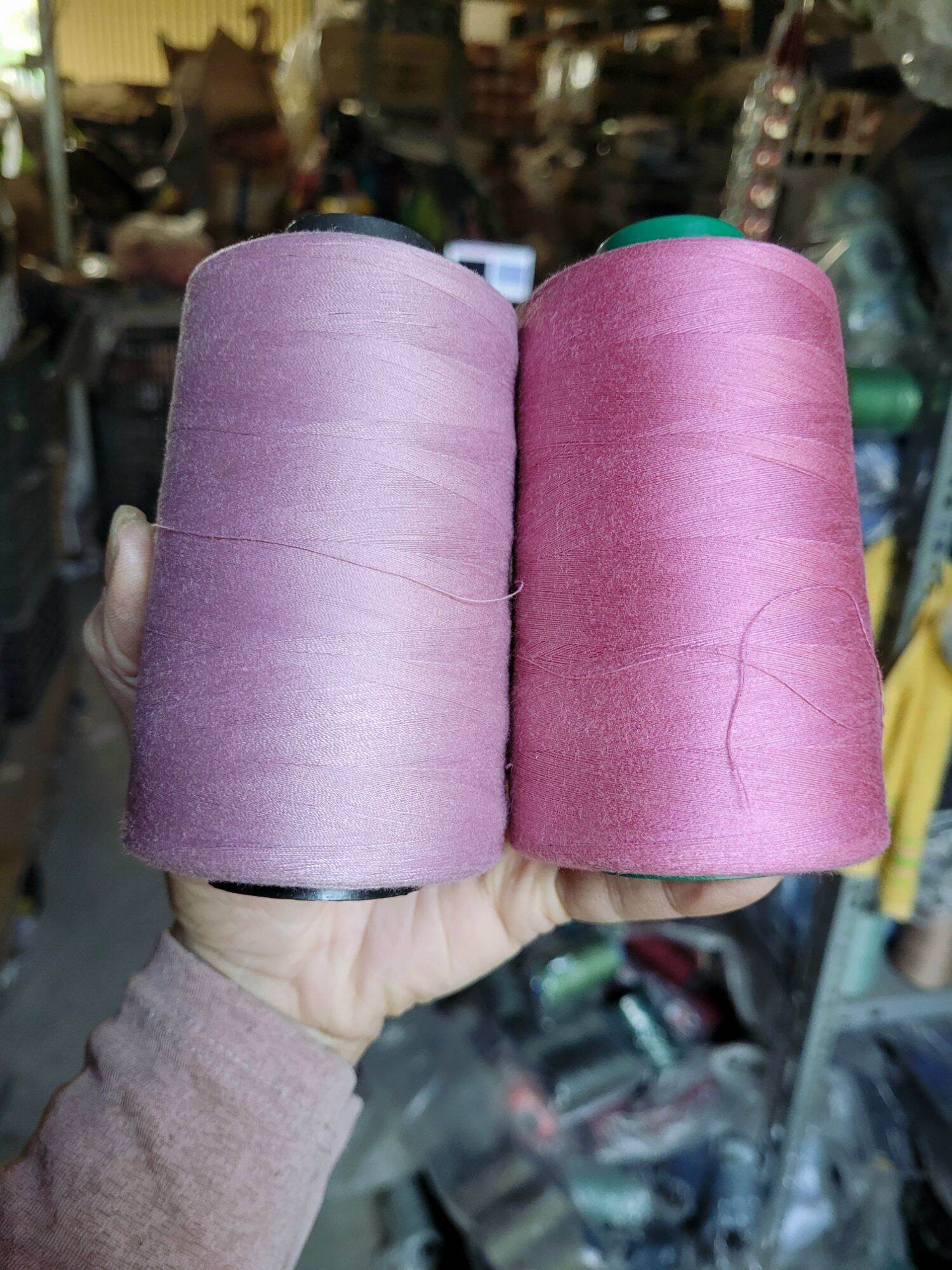 Set 2 cuộn chỉ may quần áo