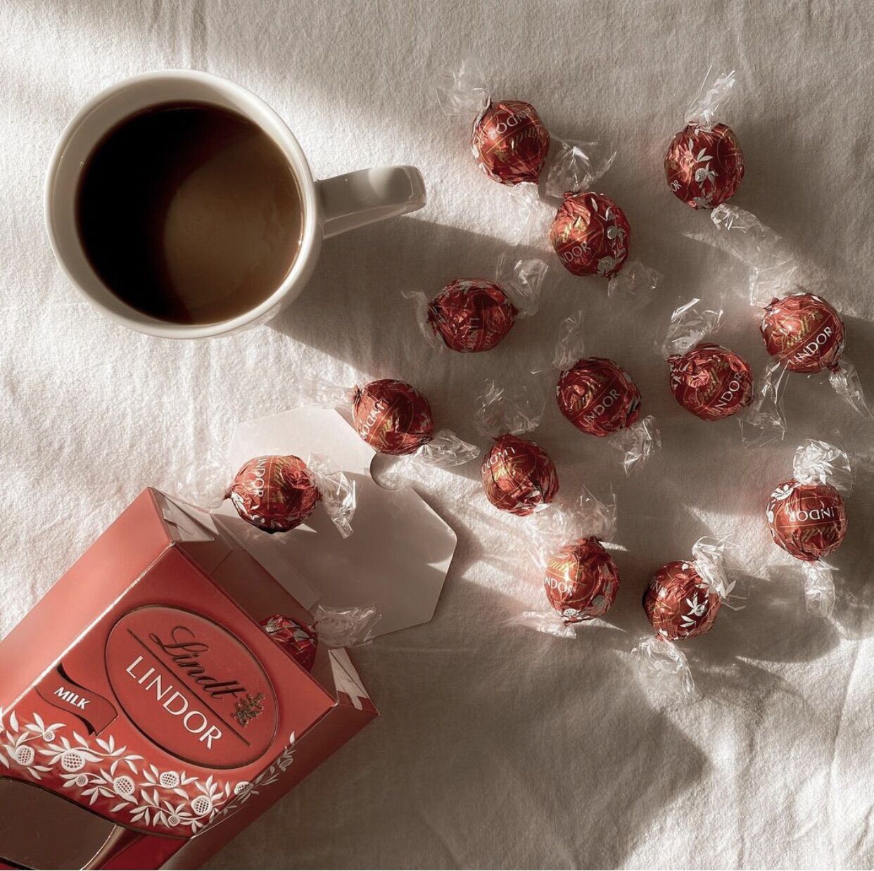 Socola Lindt Lindor Cornet Milk/Assorted Hộp 200g
