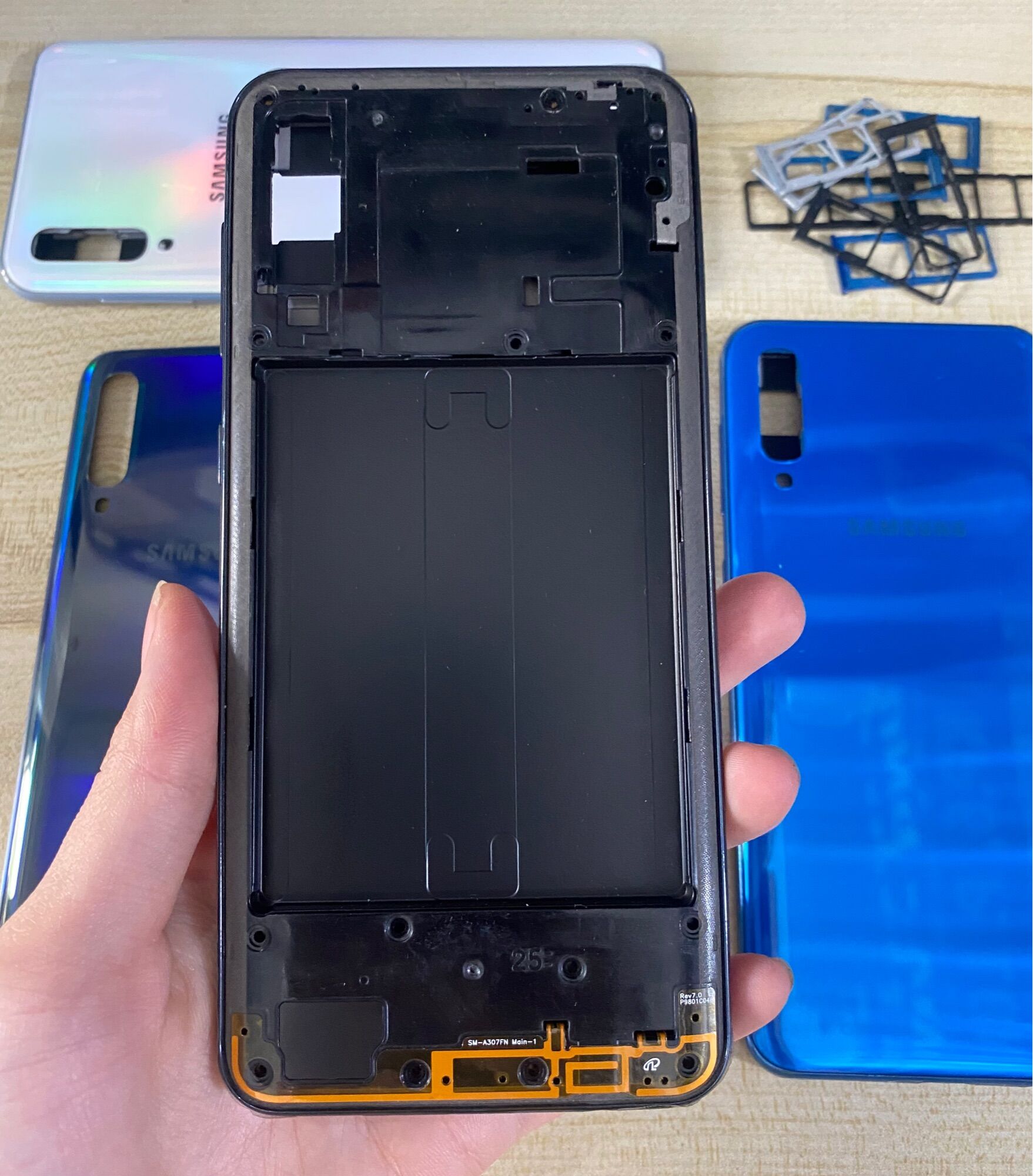 BỘ VỎ + SƯỜN SAMSUNG A50 ZIN HÀNG CAO CẤP ( Kèm Khay Sim )