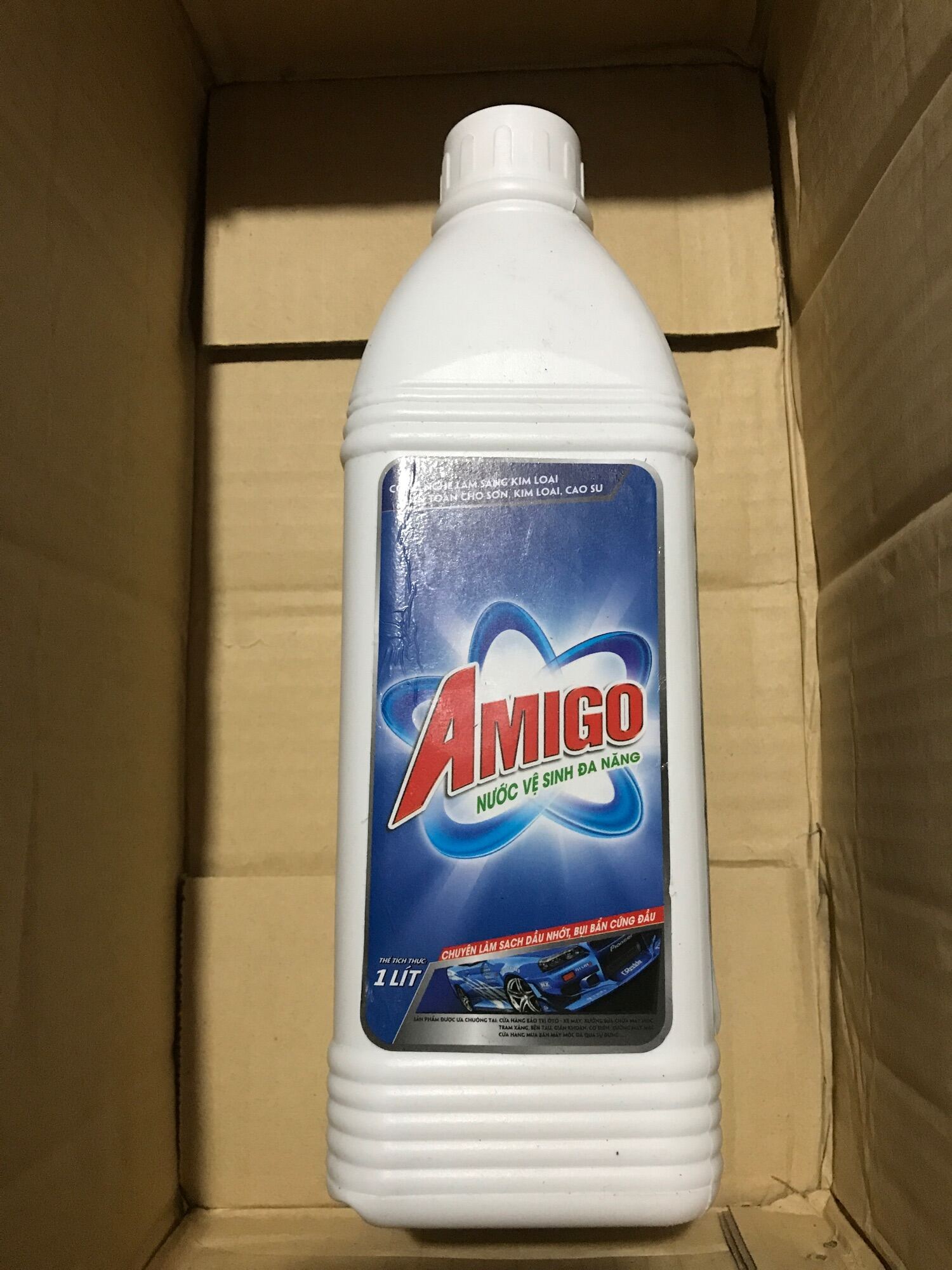 Chai tẩy AMIGO làm sạch các lớp dầu mỡ , bụi bẩn