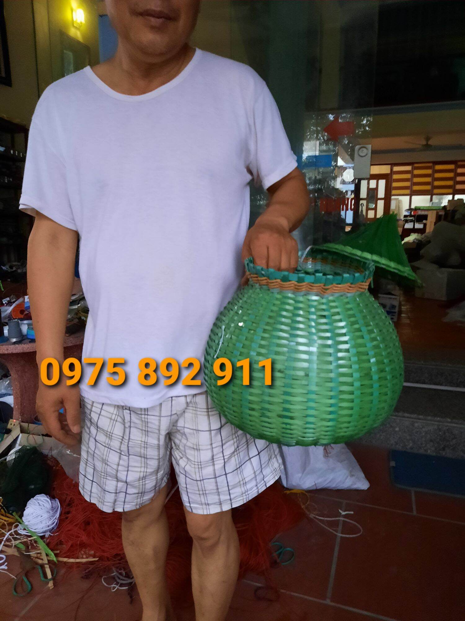 dỏ đựng tôm cua cá , đi biểu diễn nghệ thuật