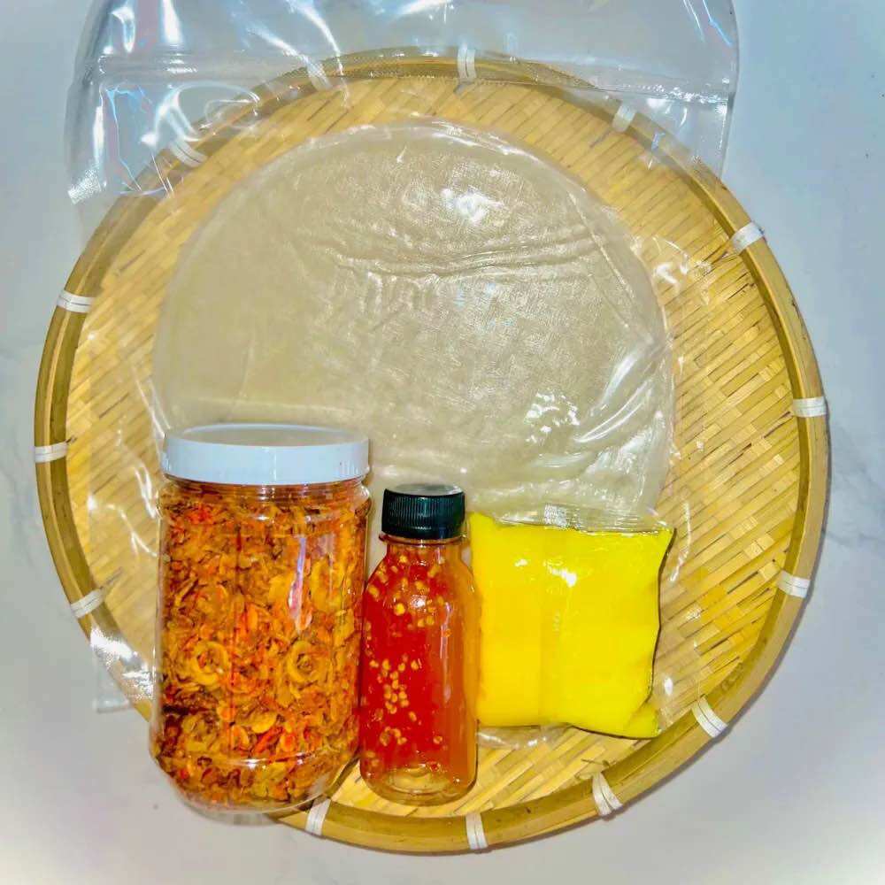 Bánh tráng bơ hành phi sa tế muối tắc