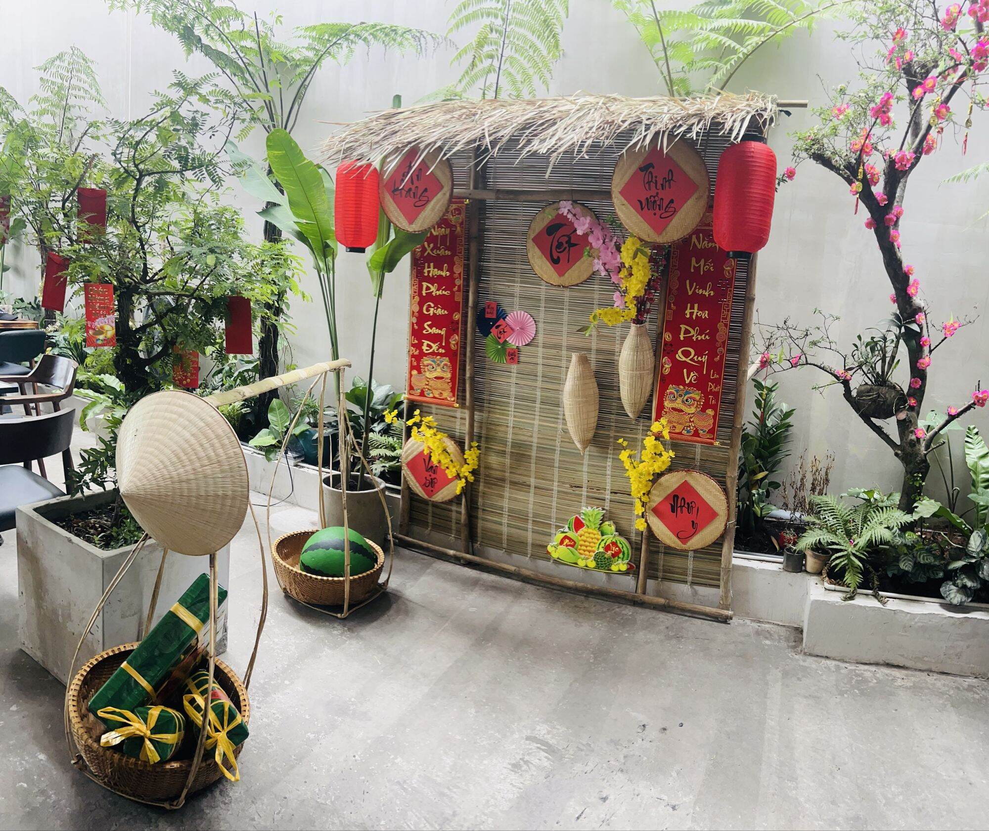 QUANG GÁNH MÂY TRE ĐAN