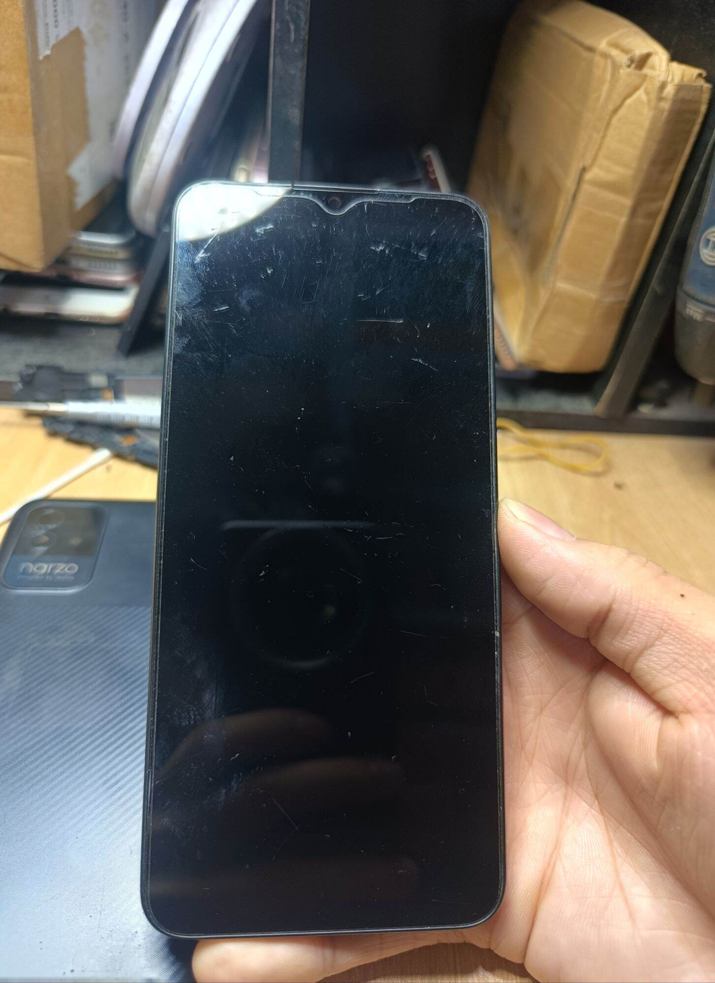 Cụm màn Narzo 50i còn màn kèm pin tháo máy ( ko main)