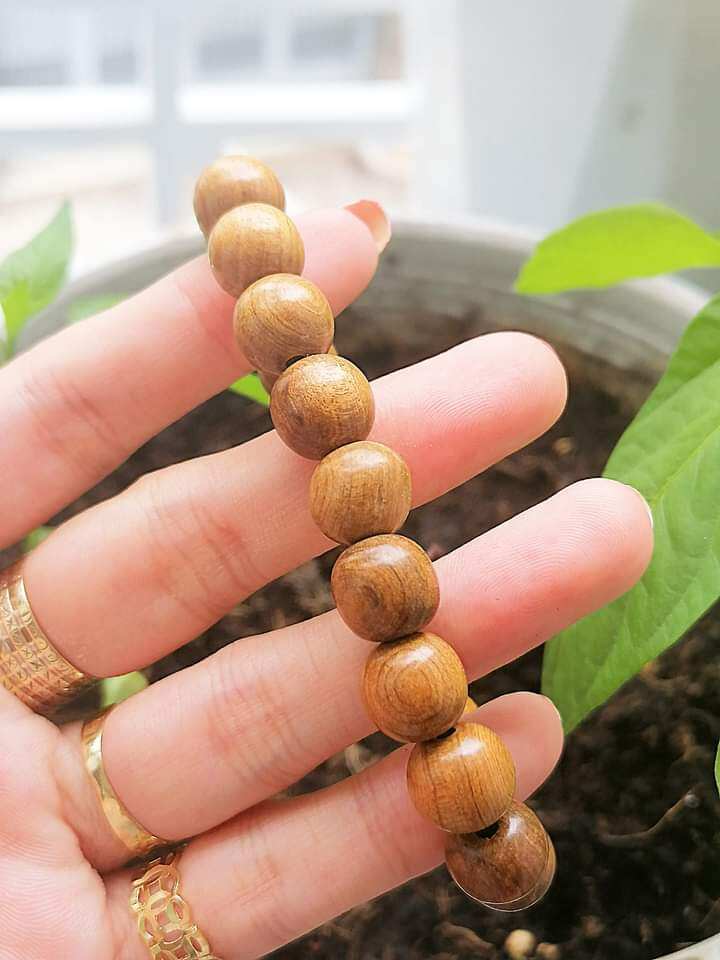 Chuỗi vòng tay gỗ tùng bách 10ly (hương gỗ dịu)