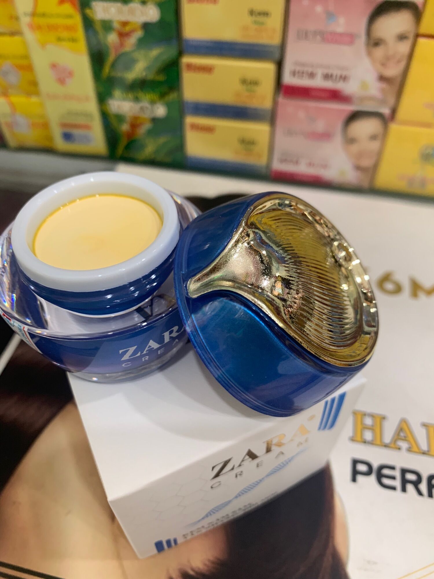 Kem zara nám sạm