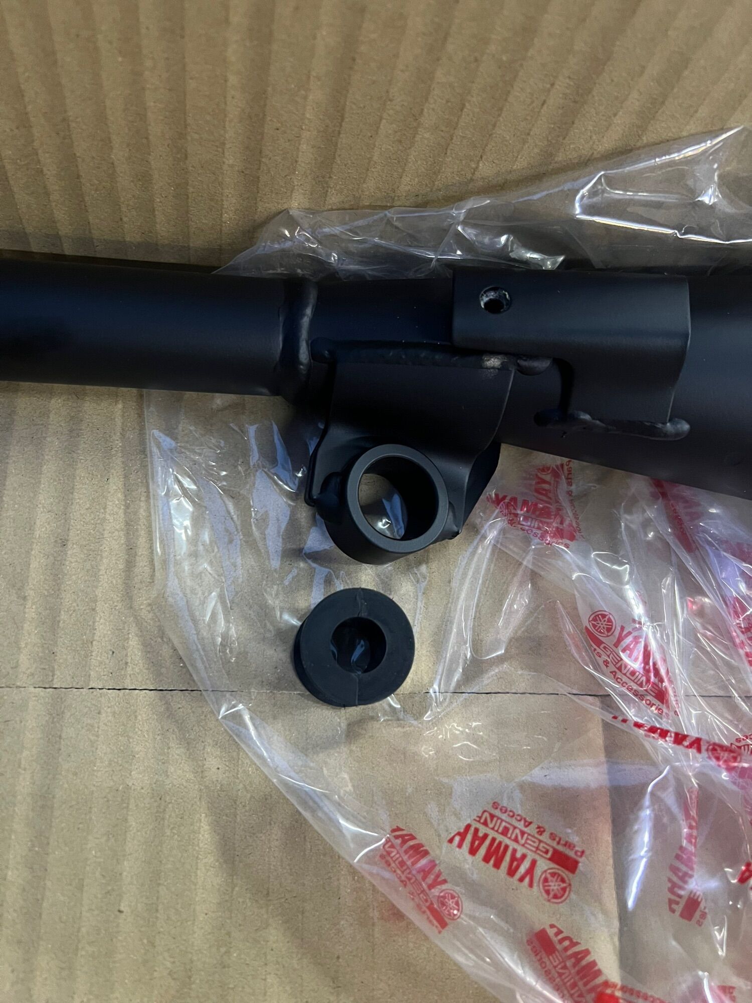 Khâu cao su treo pô exciter135 206-2010 chính hãng yamaha