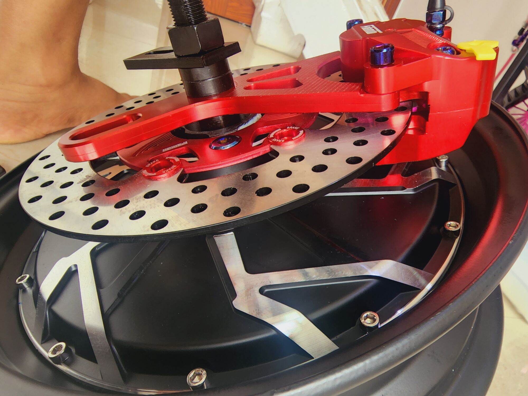 Trọn bộ phanh đĩa CNC  lắp cho xe máy điện.Xe điện độ