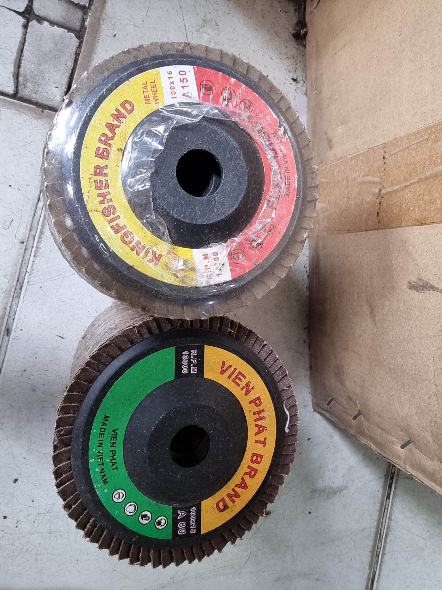 10 viên nhám xếp 100mm ( 1 tấc) đế nhựa