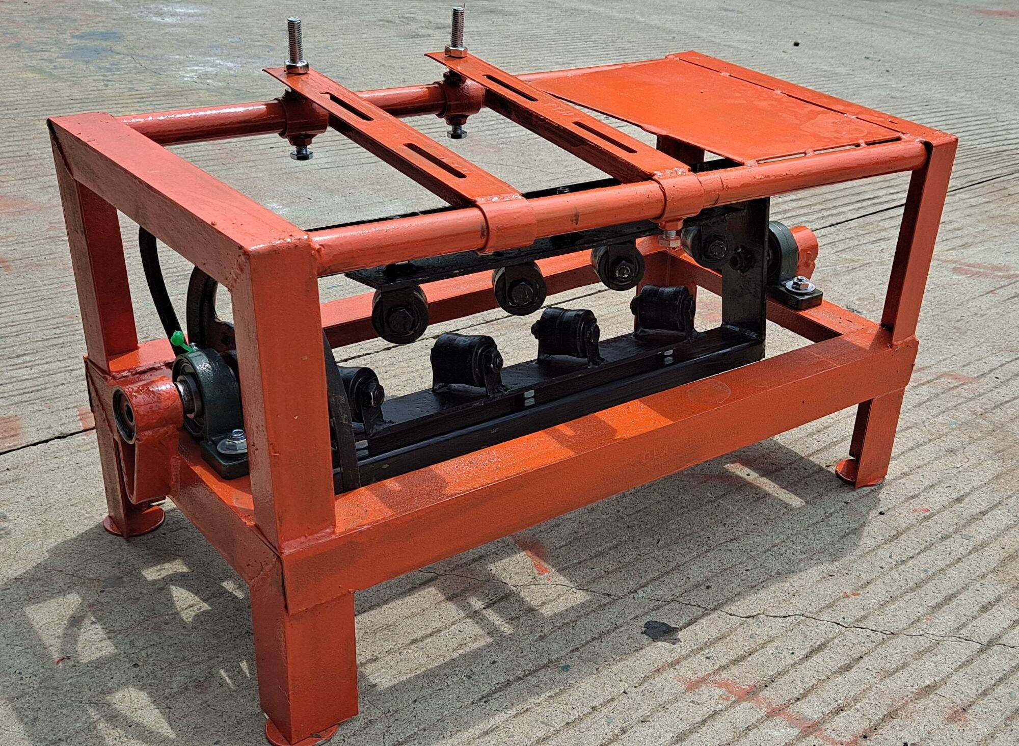 máy duỗi sắt 6,8 con lăn thép