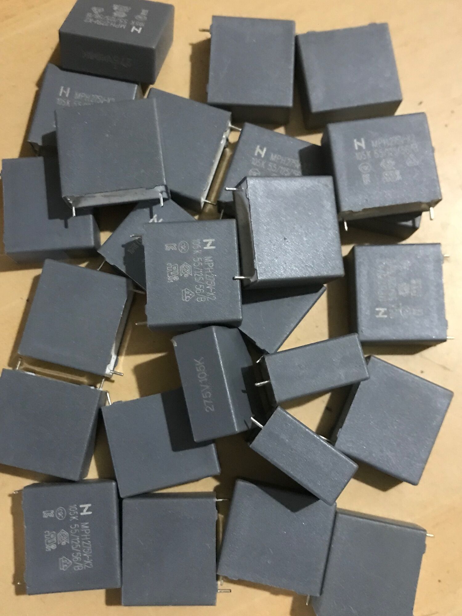 20 tụ điện 105 k 275 v