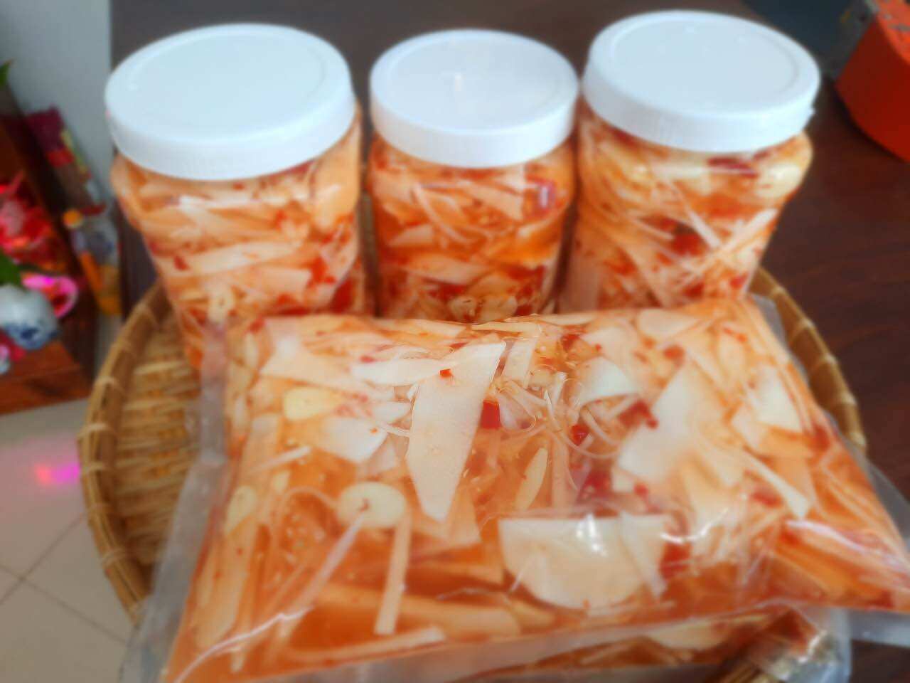 Măng ngâm tỏi ớt