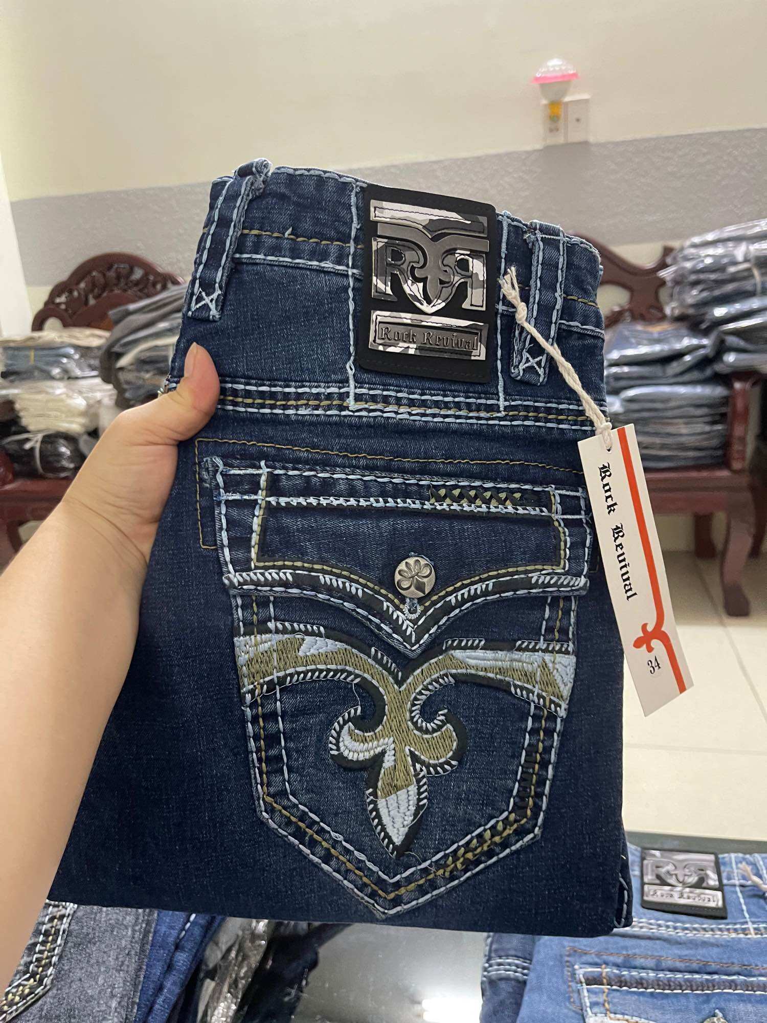 Quần jeans nam nắp túi chỉ nổi