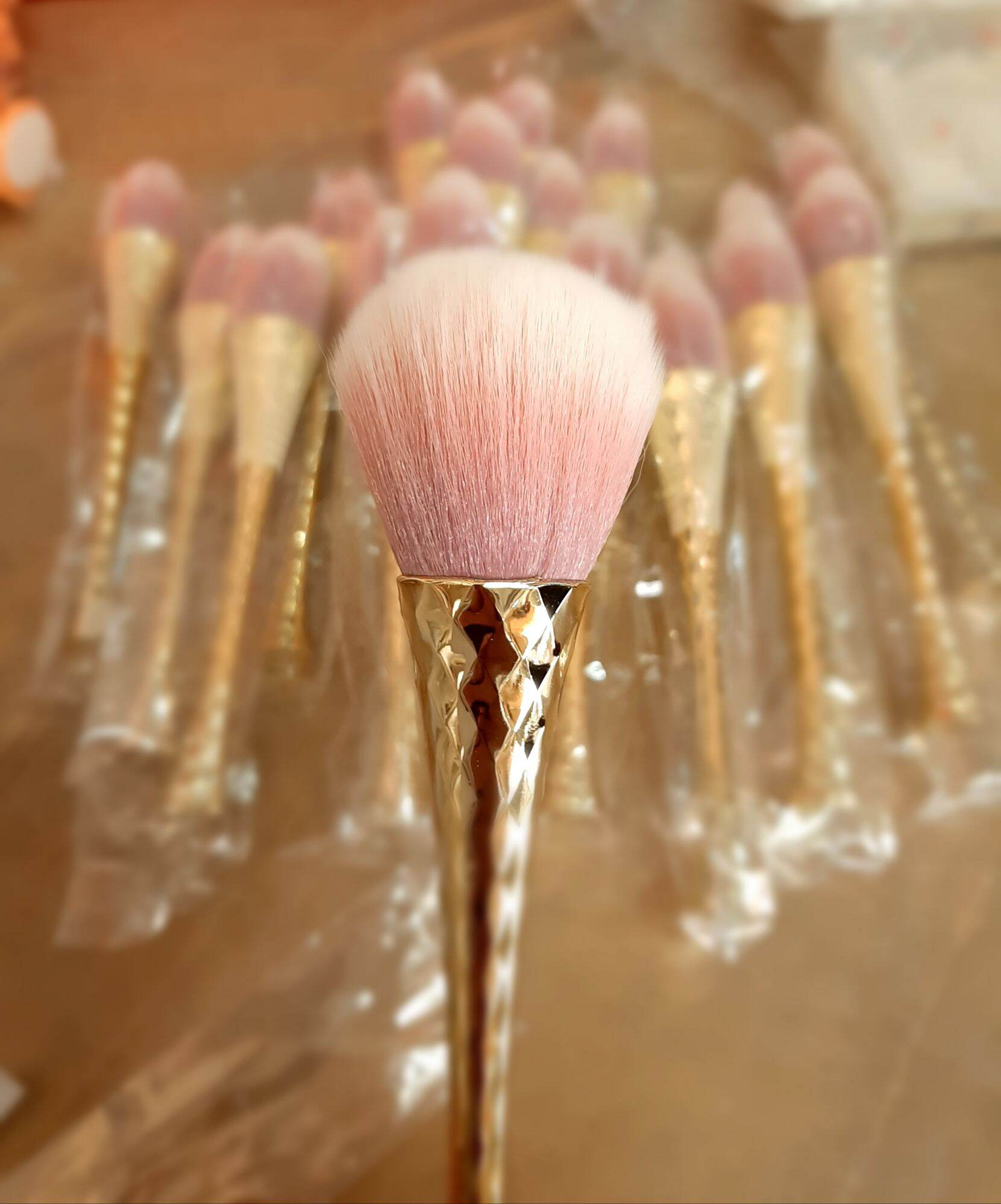 Cọ trang điểm, cọ phủi bụi nail cán vàng