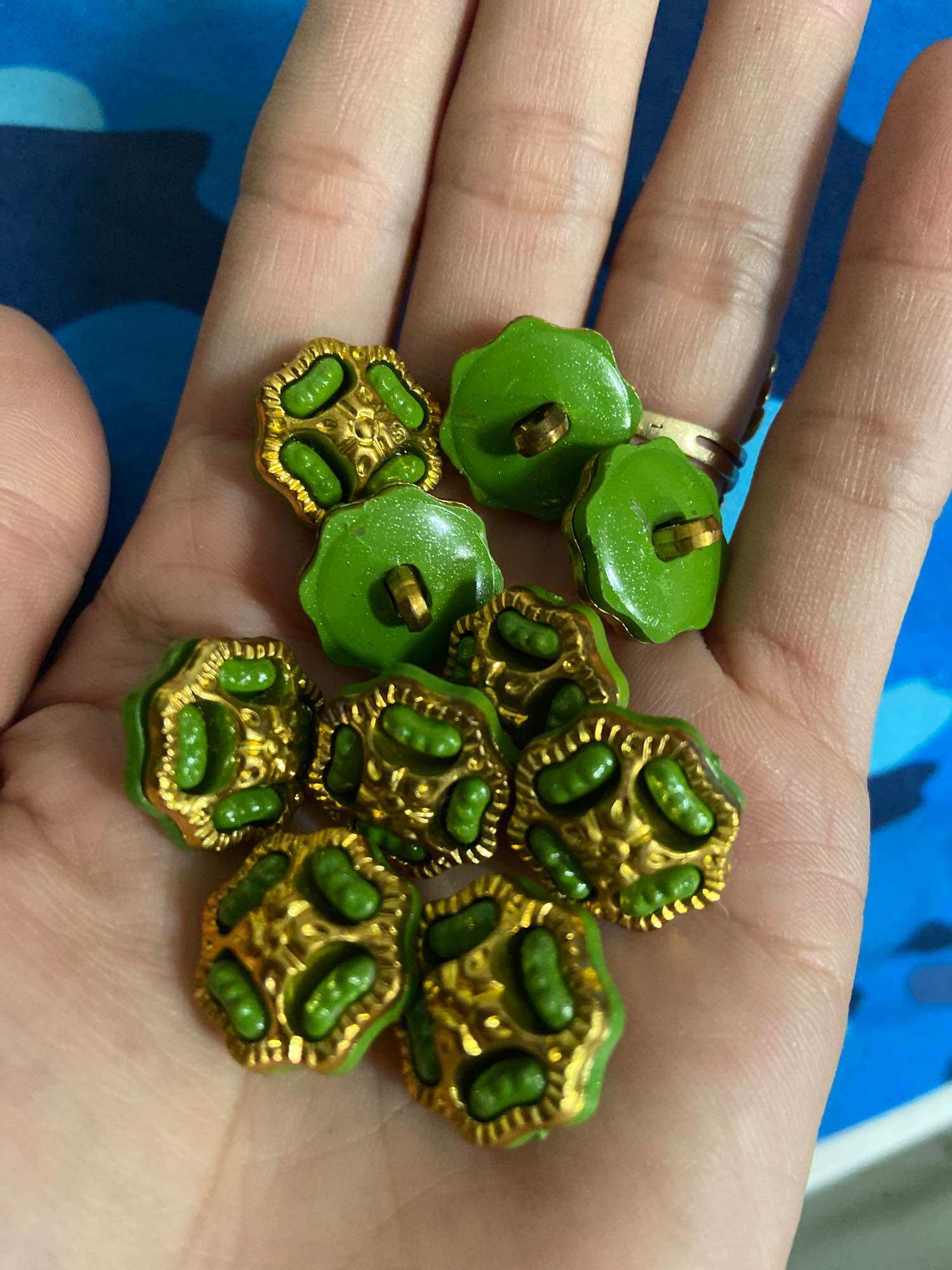 10 Nút áo nhựa sáng đẹp side 1,7cm nút trang trí