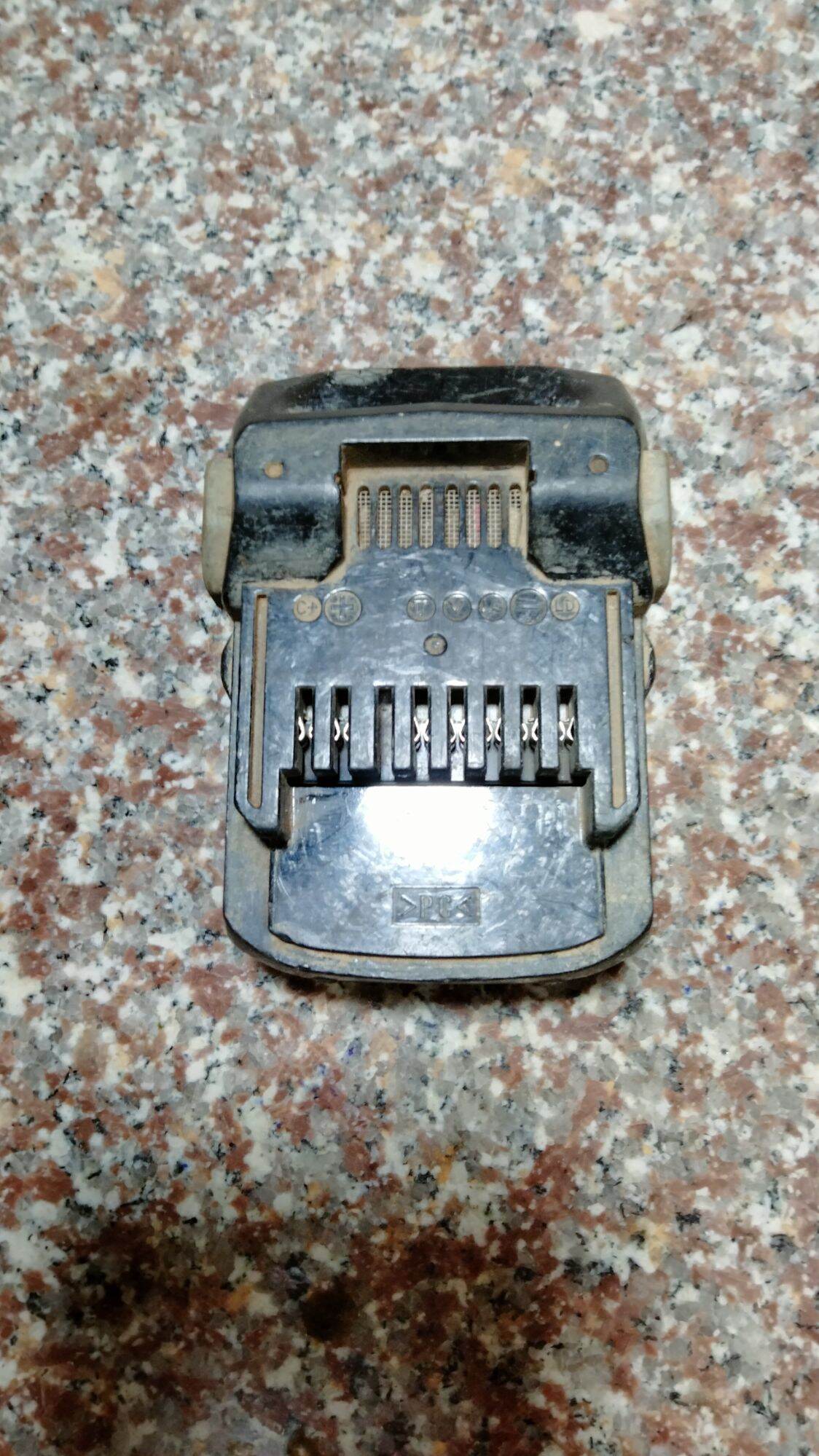 vỏ pin hitachi 18v