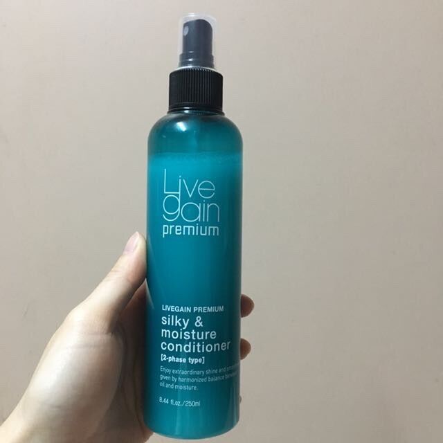 Xịt dưỡng tóc khô xơ hư tổn Livegain Silky & Moisture Conditioner 250ml