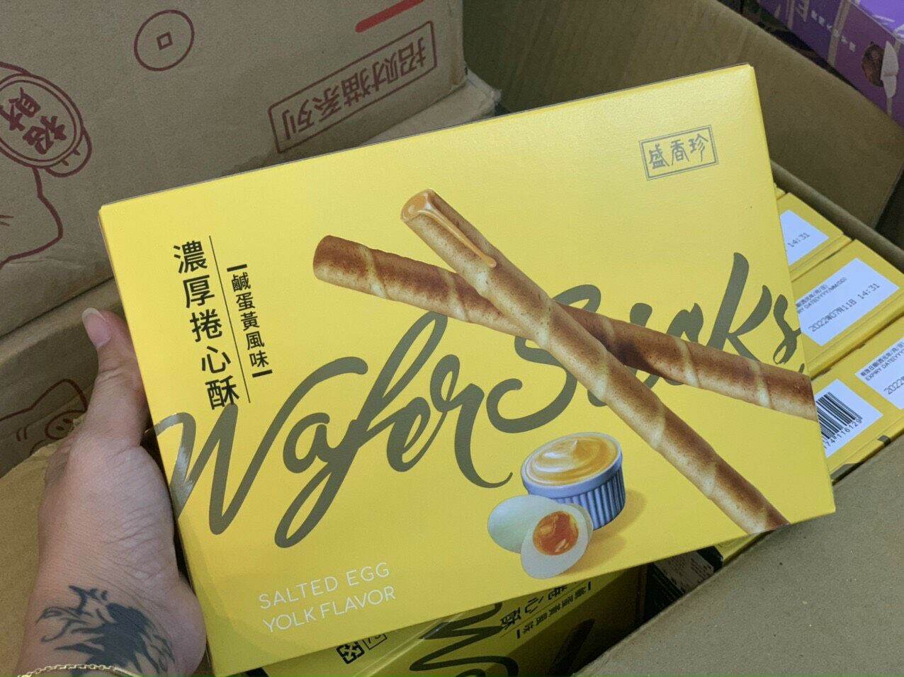 Bánh ống quế Wafer Sticks vị trứng muối hộp 135g