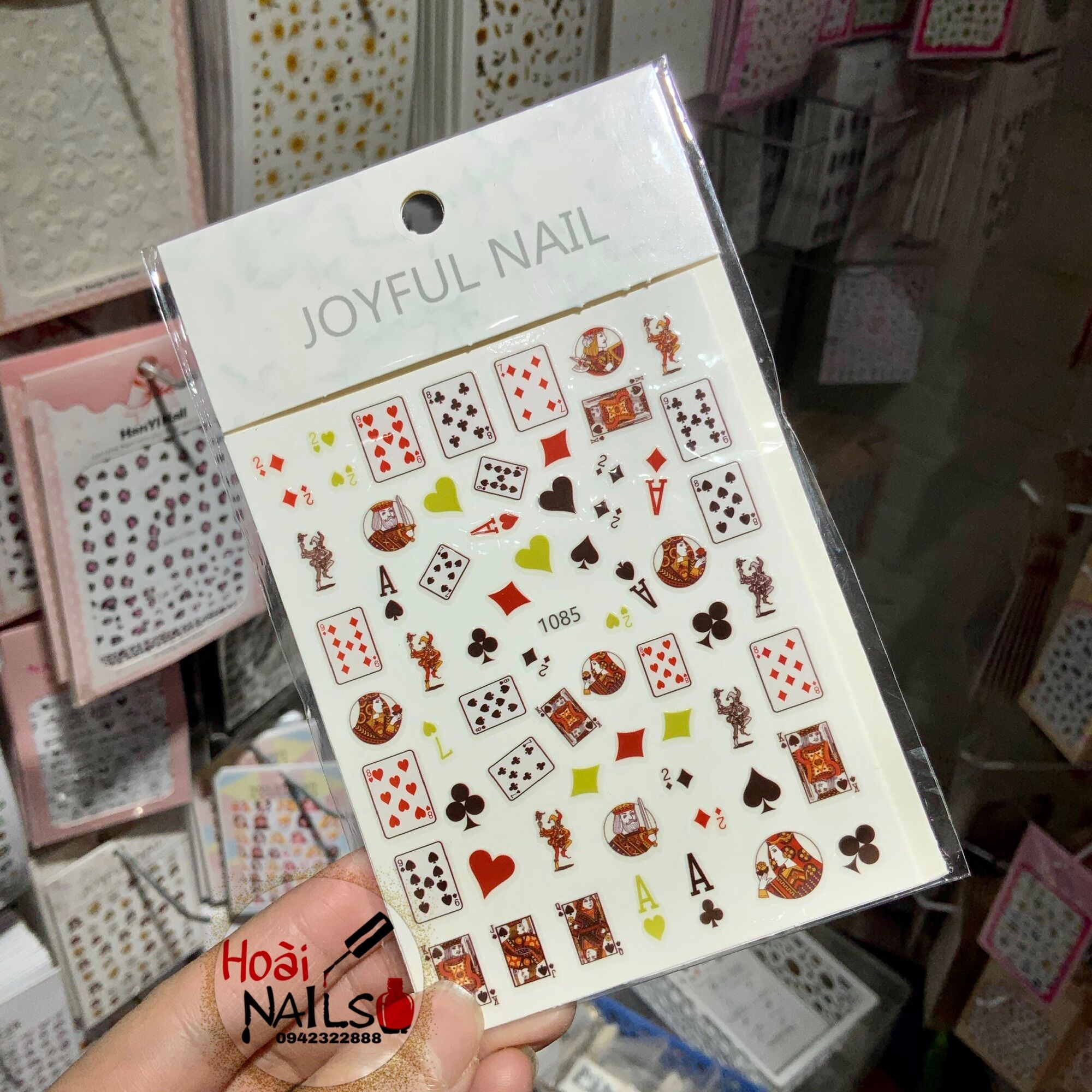 Sticker gấu moschino dán móng tay