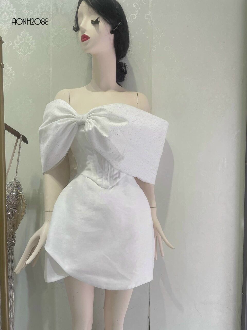ĐẦM TRỄ VAI NƠ TRÉO